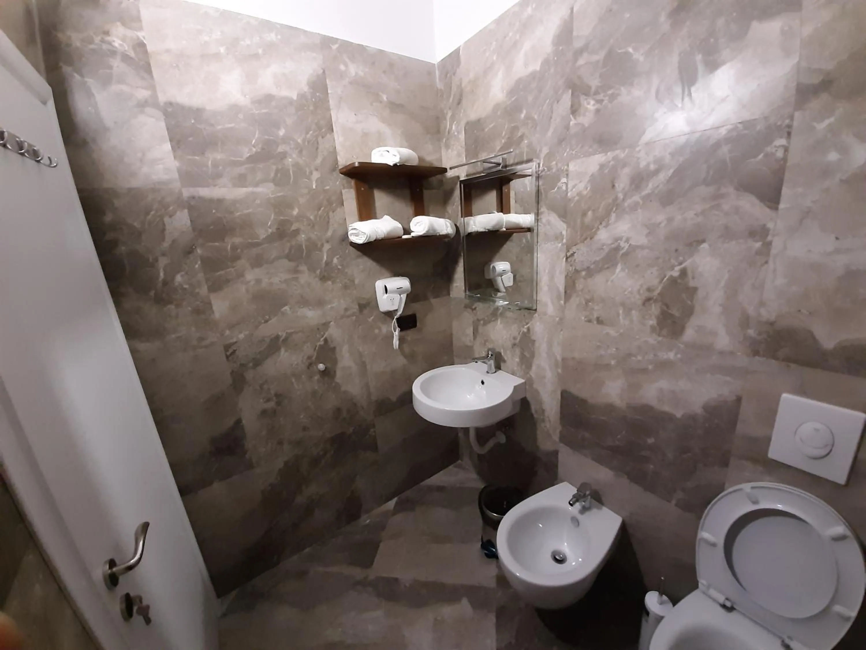 Toilet in HOTEL VILA TWIX