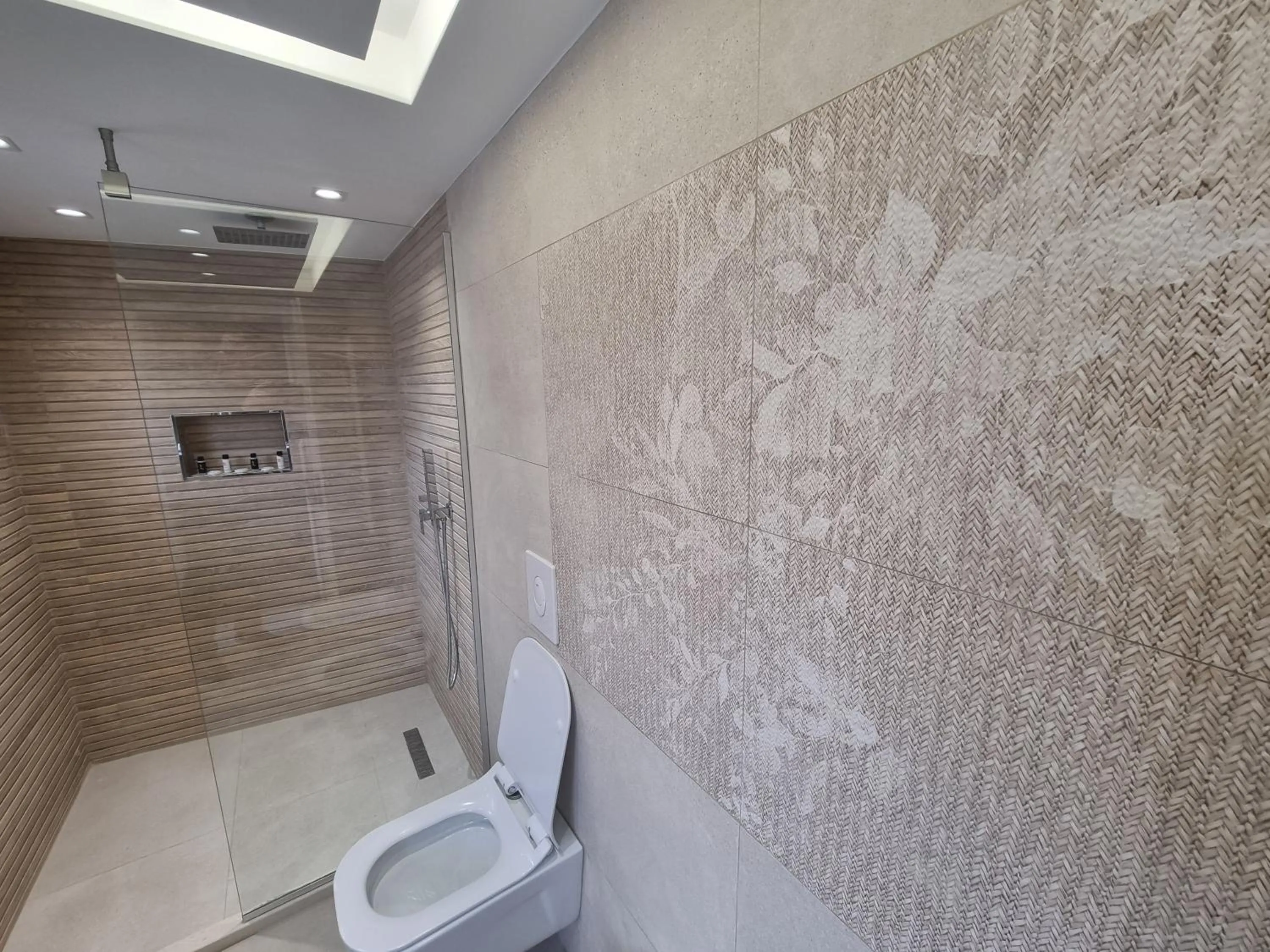 Shower in HOTEL VILA TWIX