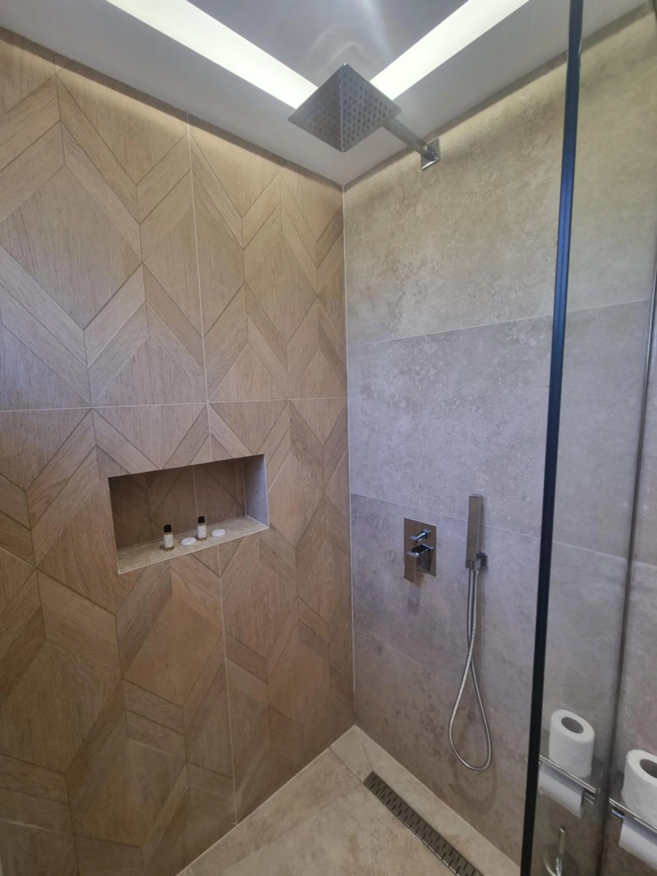 Shower in HOTEL VILA TWIX