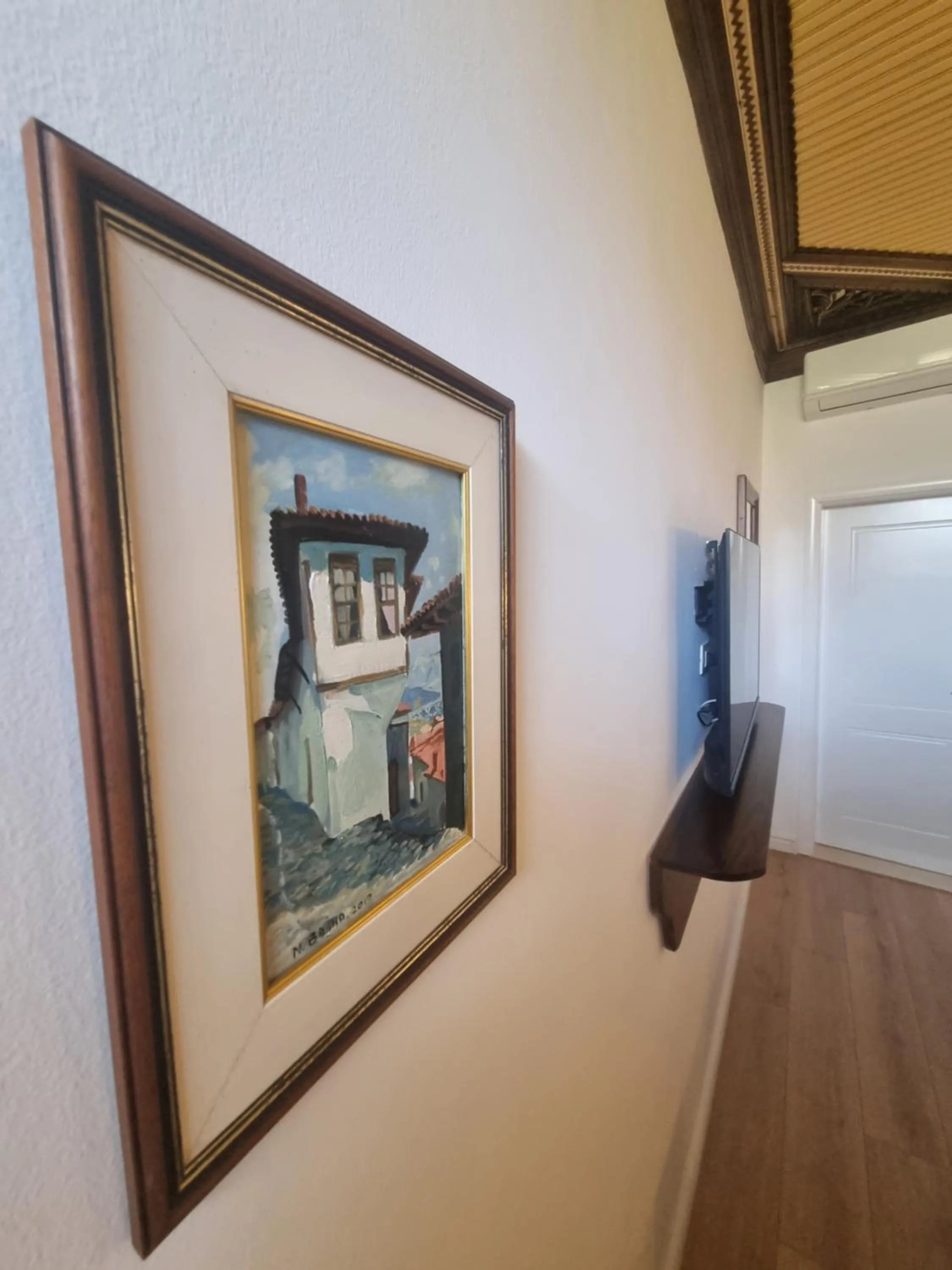 Communal lounge/ TV room in HOTEL VILA TWIX