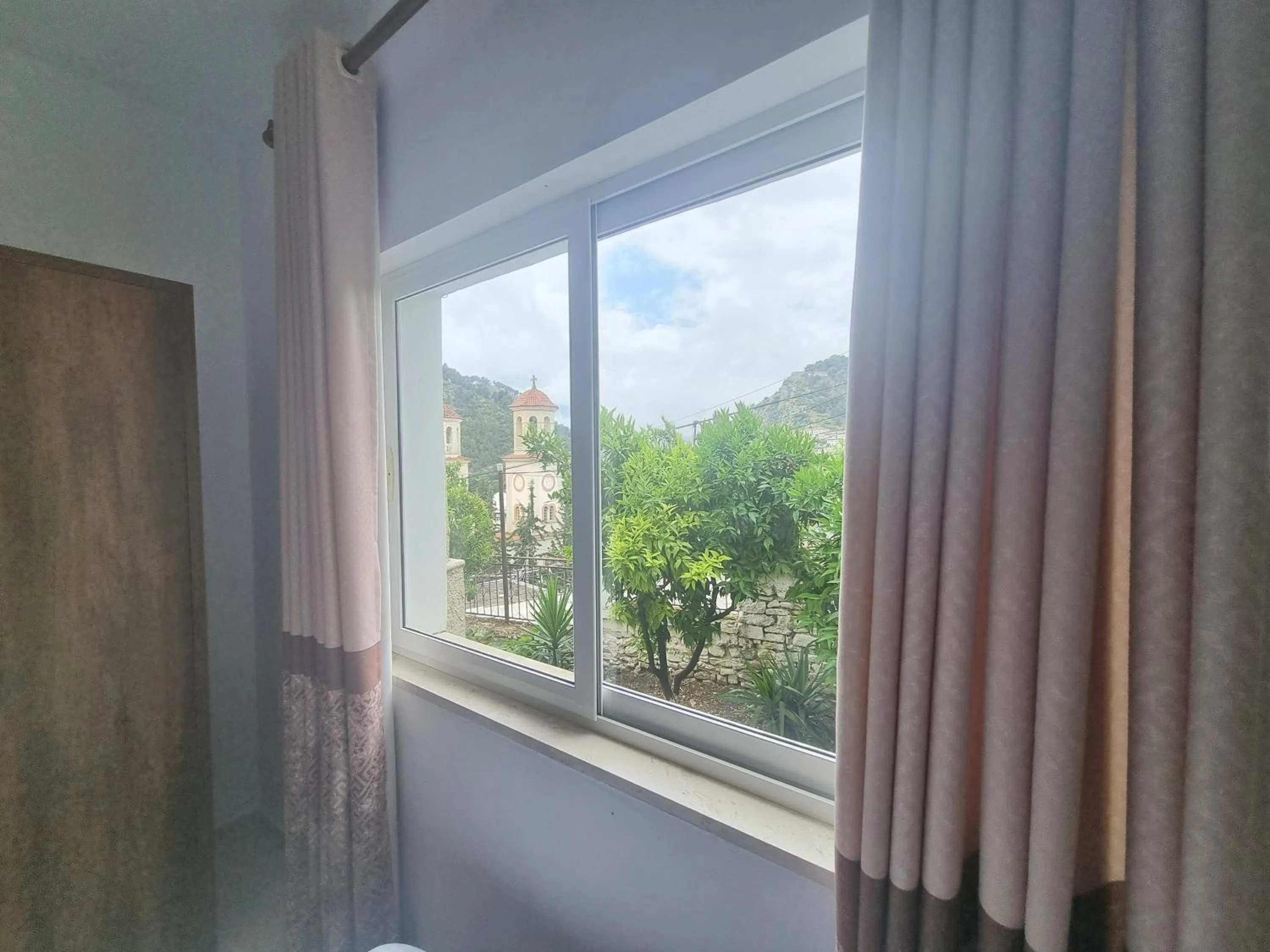 Day in HOTEL VILA TWIX