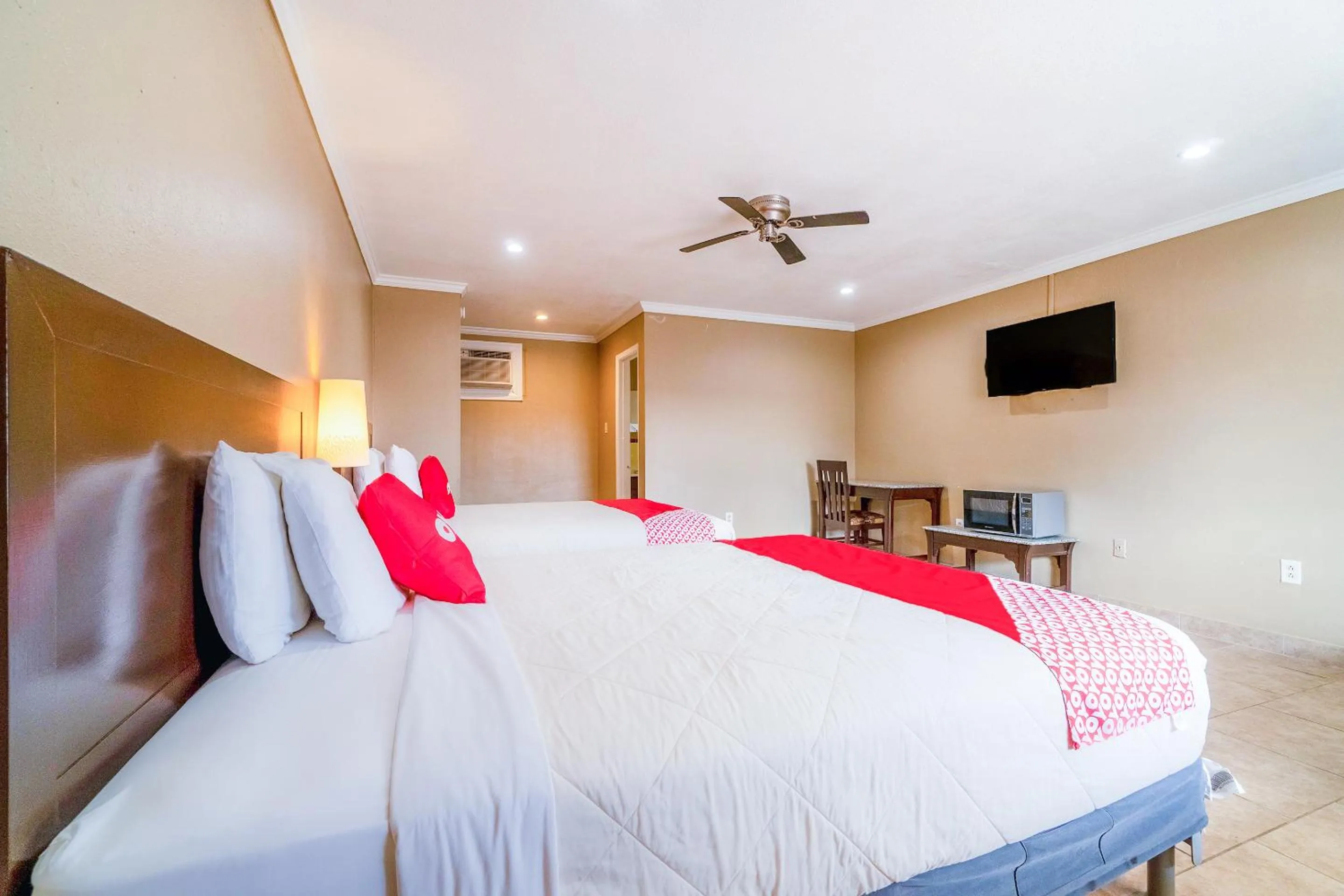 Bedroom in Capital O Hotel Beeville -US 181