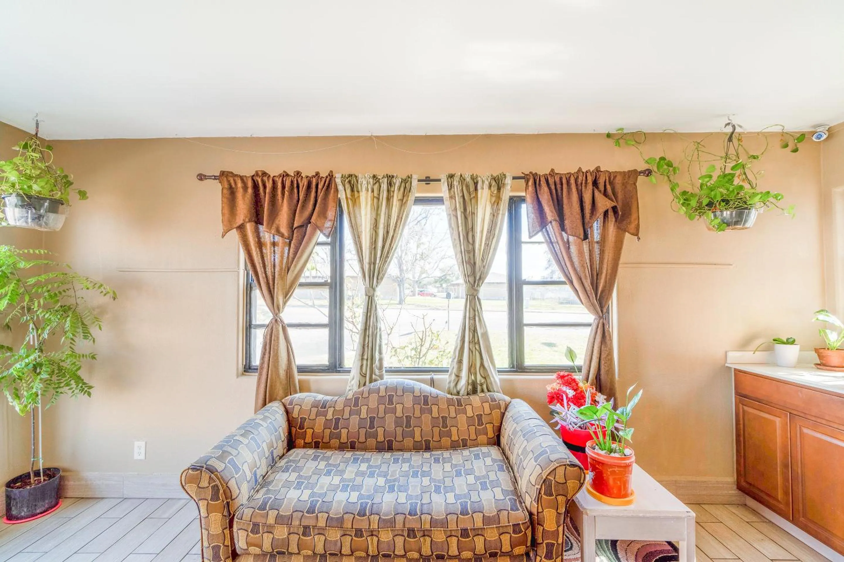 Lobby or reception in Capital O Hotel Beeville -US 181