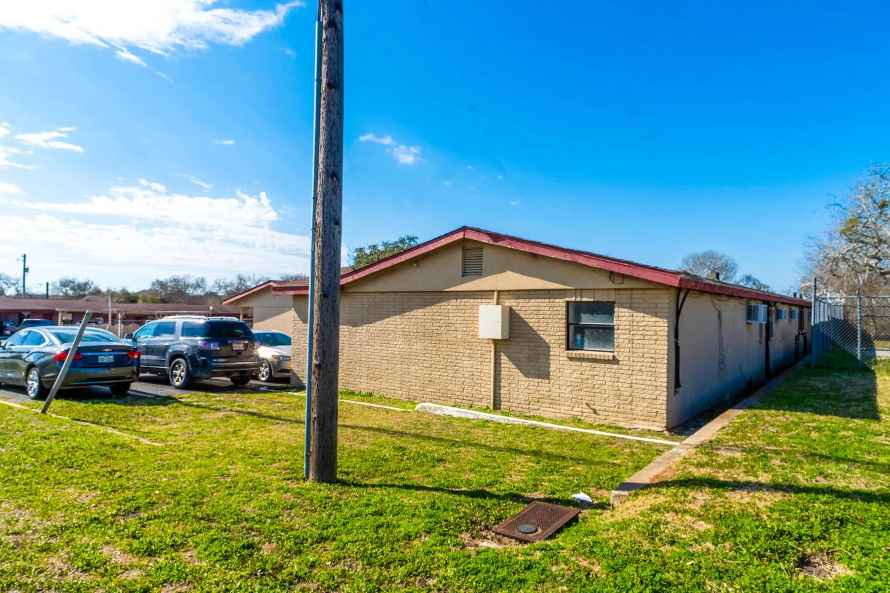 Parking in Capital O Hotel Beeville -US 181