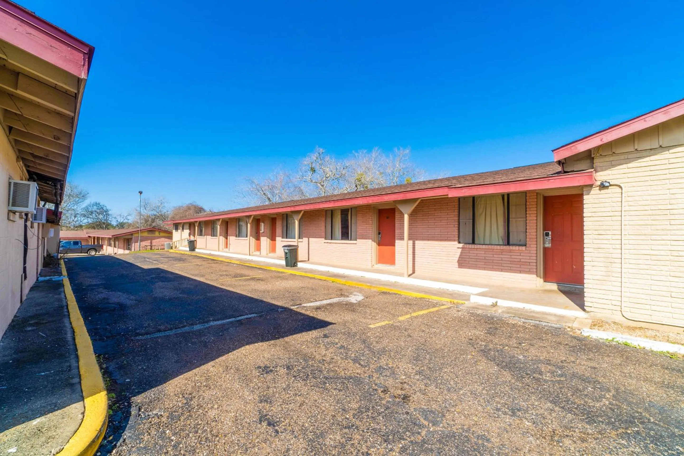 Area and facilities in Capital O Hotel Beeville -US 181