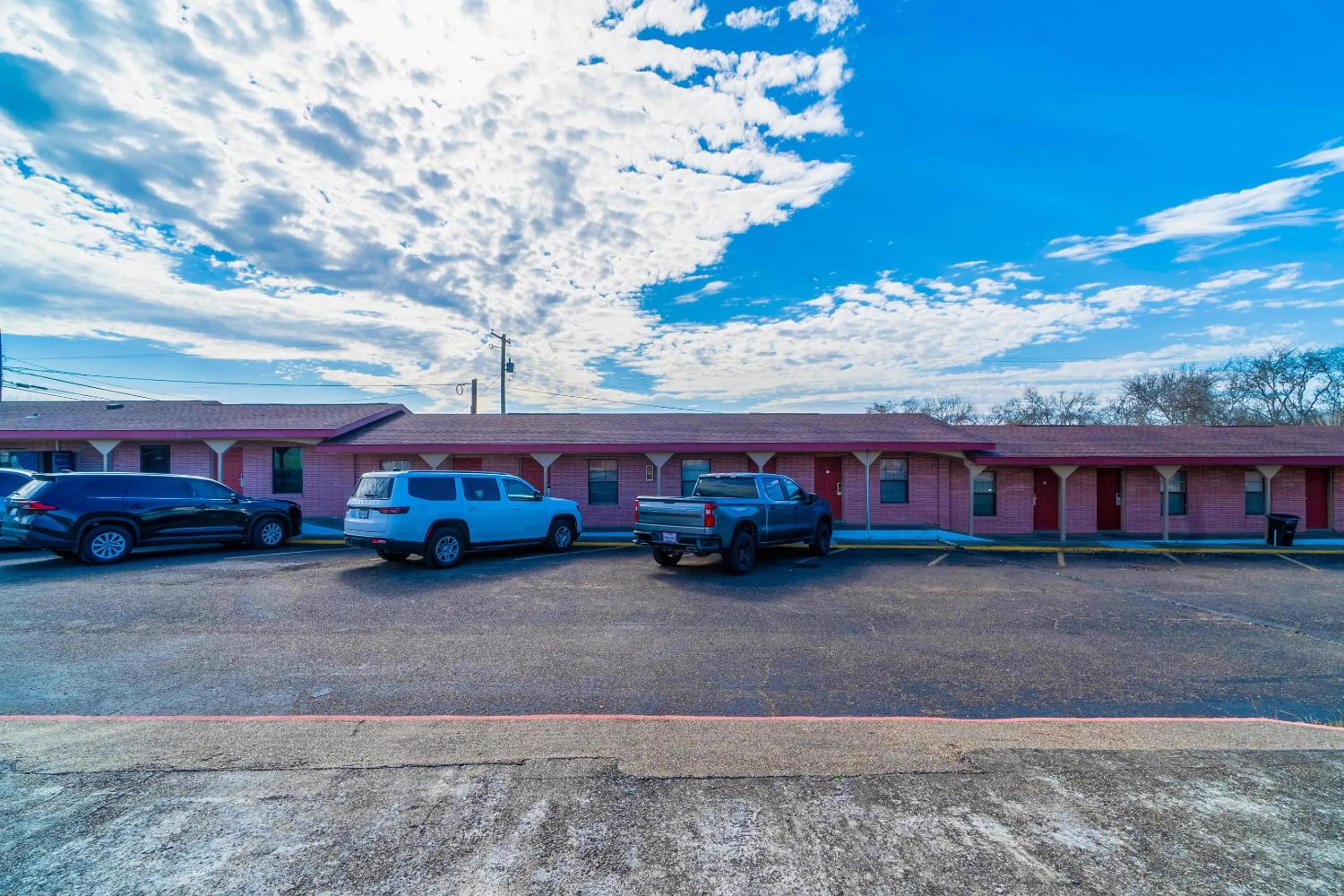 Parking in Capital O Hotel Beeville -US 181