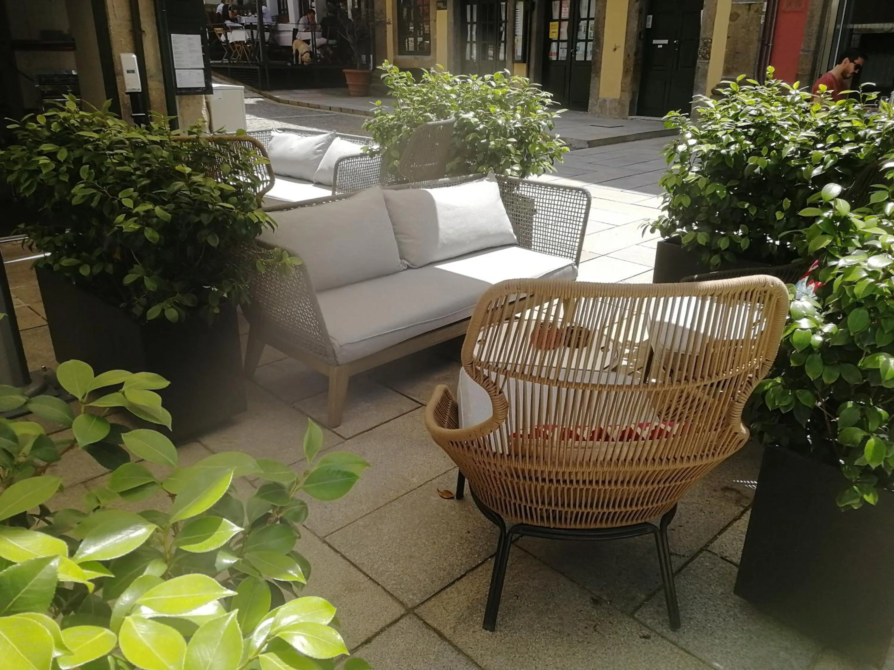 Restaurant/places to eat in Porta Nova Collection House