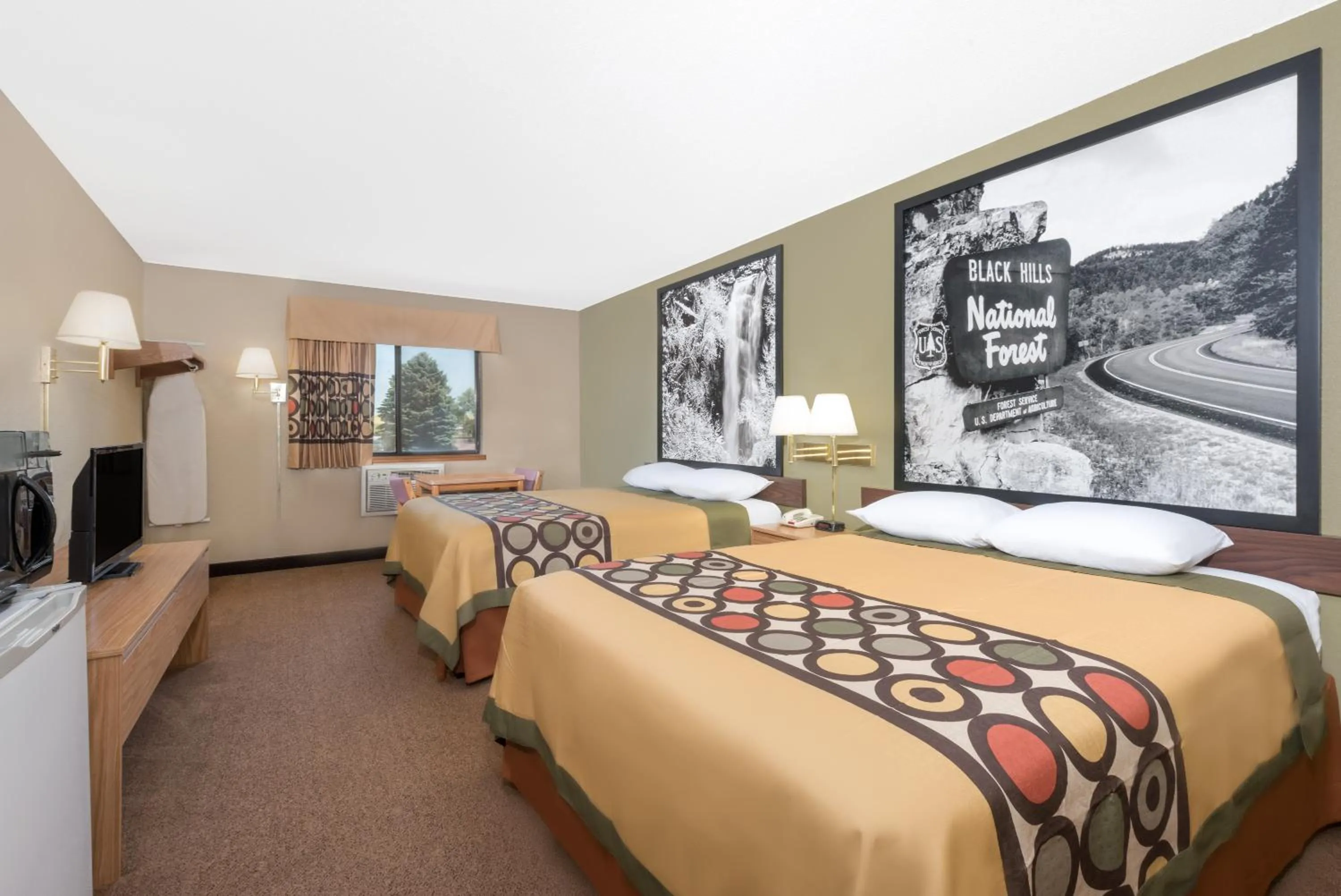 Photo of the whole room, Bed in Super 8 by Wyndham Winner SD