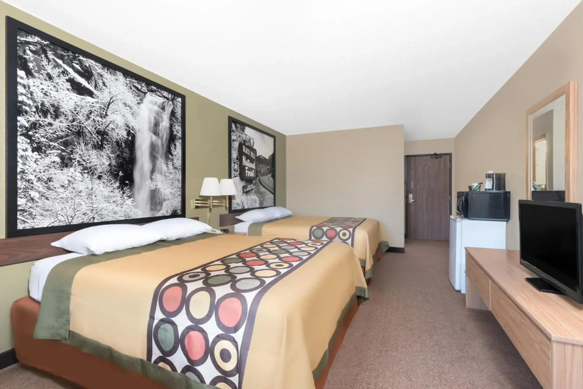 Queen Room with Two Queen Beds - Non-Smoking in Super 8 by Wyndham Winner SD Queen Room with Two Queen Beds - Non-Smoking in Super 8 by Wyndham Winner SD