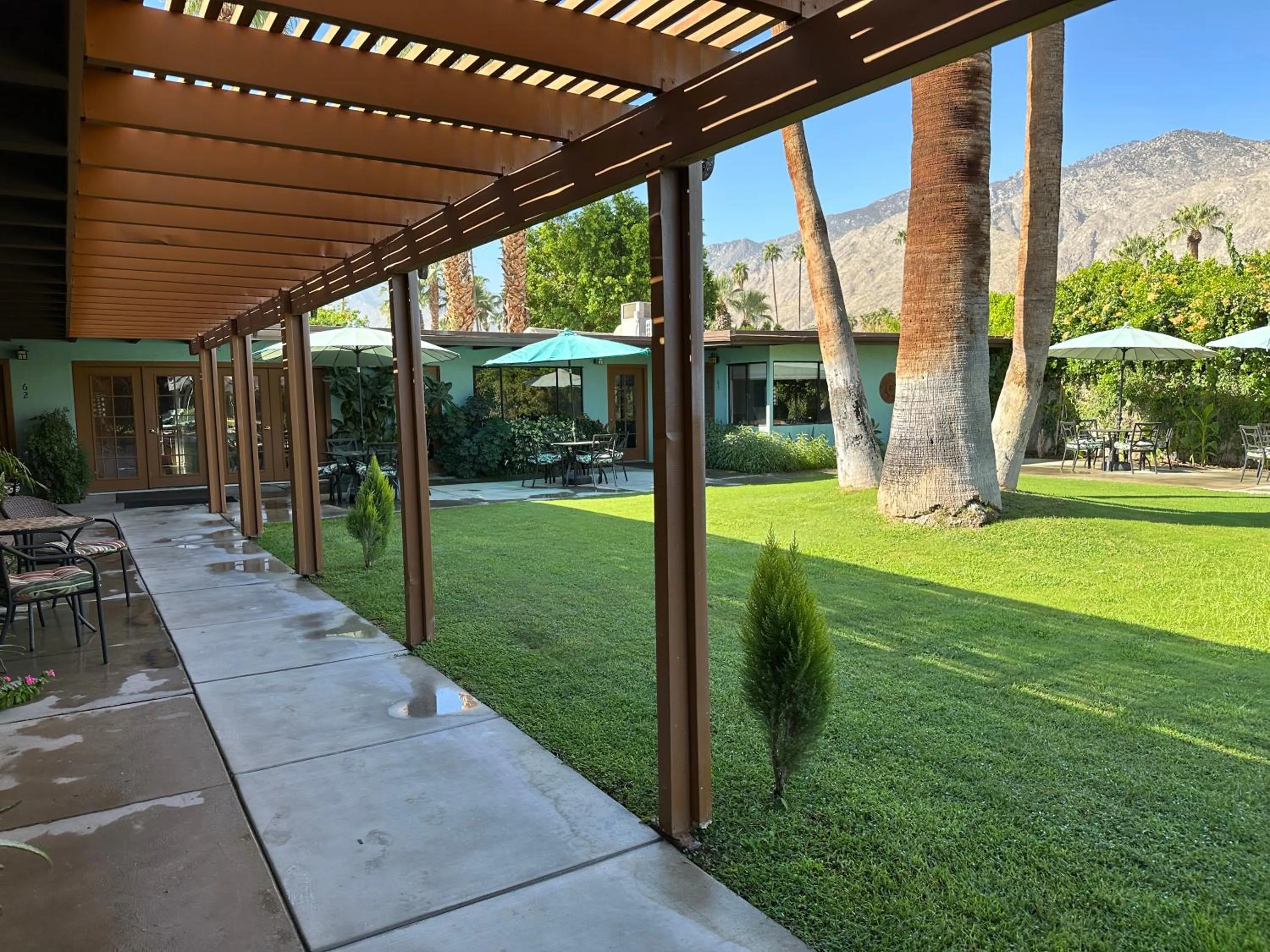 Vista Grande Resort - A Gay Men's Resort