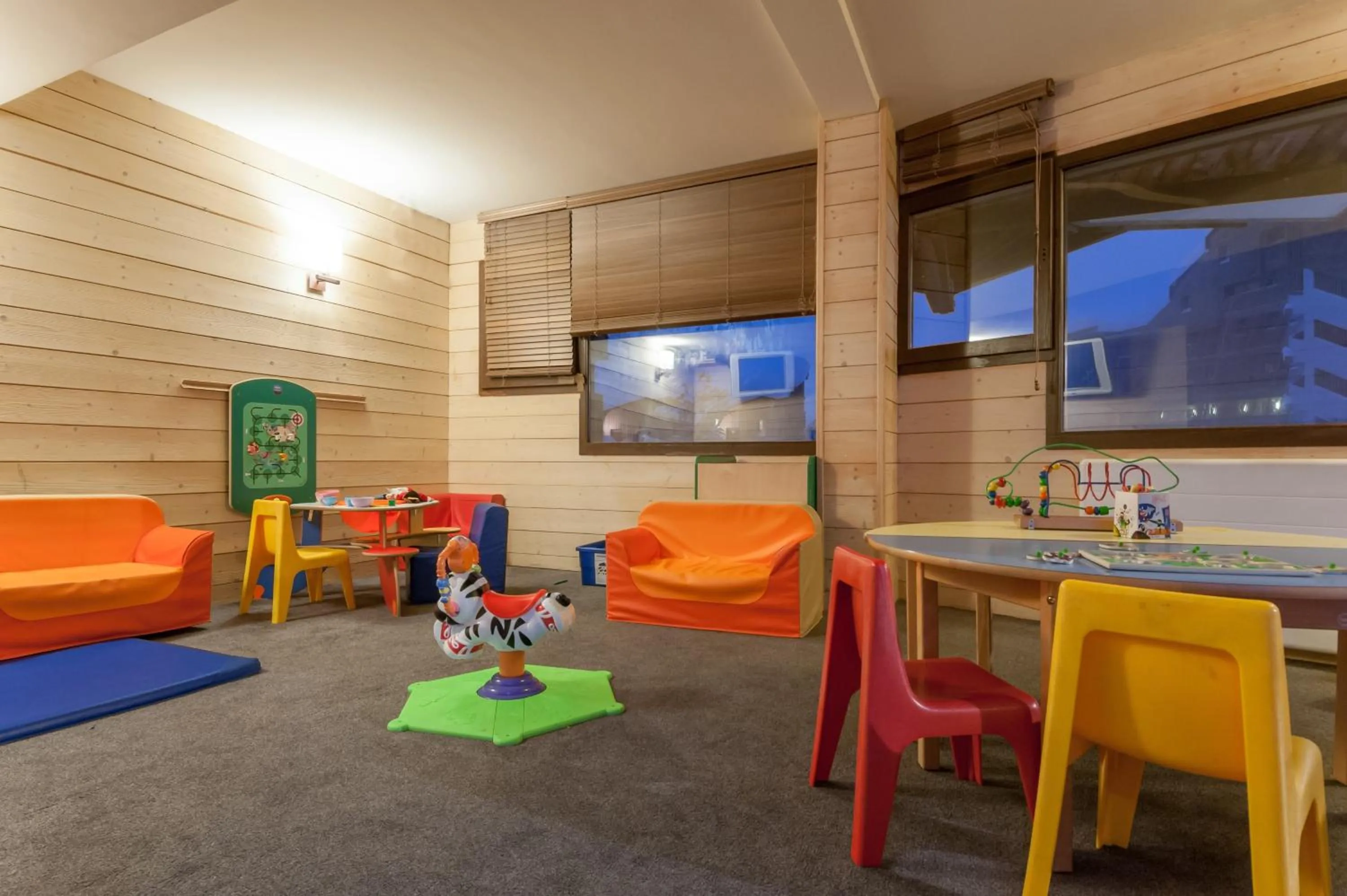 Communal lounge/ TV room in Résidence Pierre & Vacances Saskia Falaise