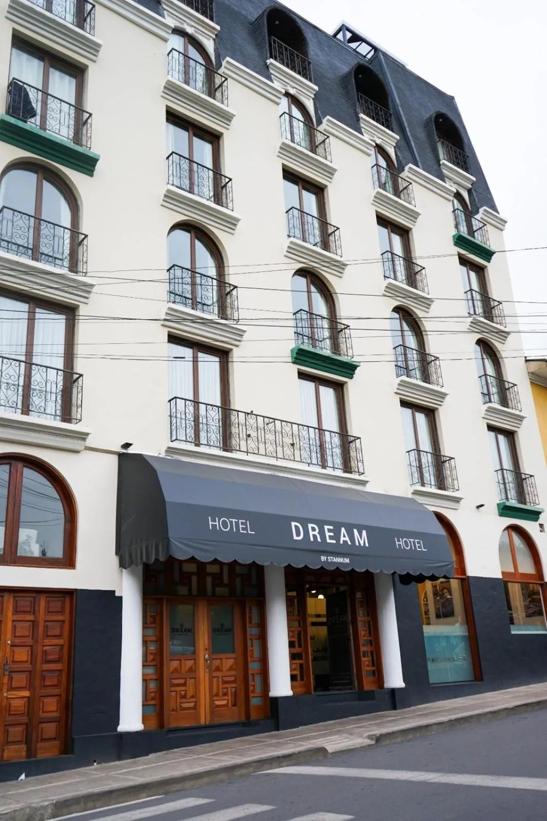 Facade/entrance in DREAM By Stannum Hotel