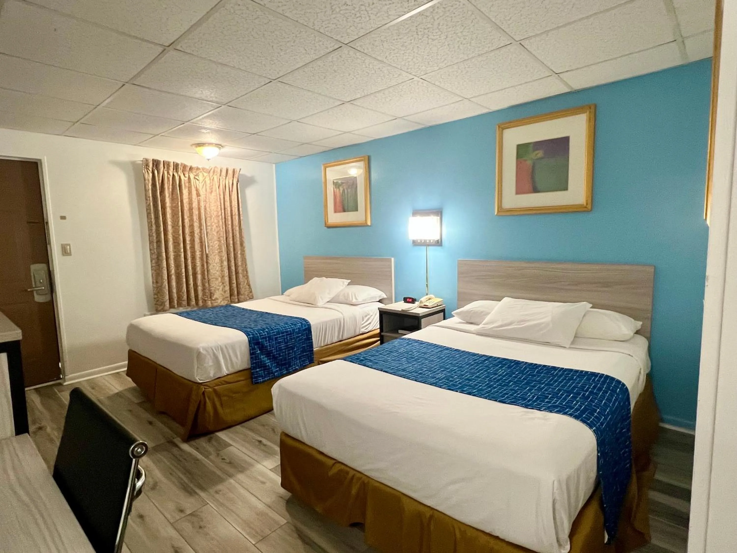 Photo of the whole room, Bed in Travelodge by Wyndham Hershey
