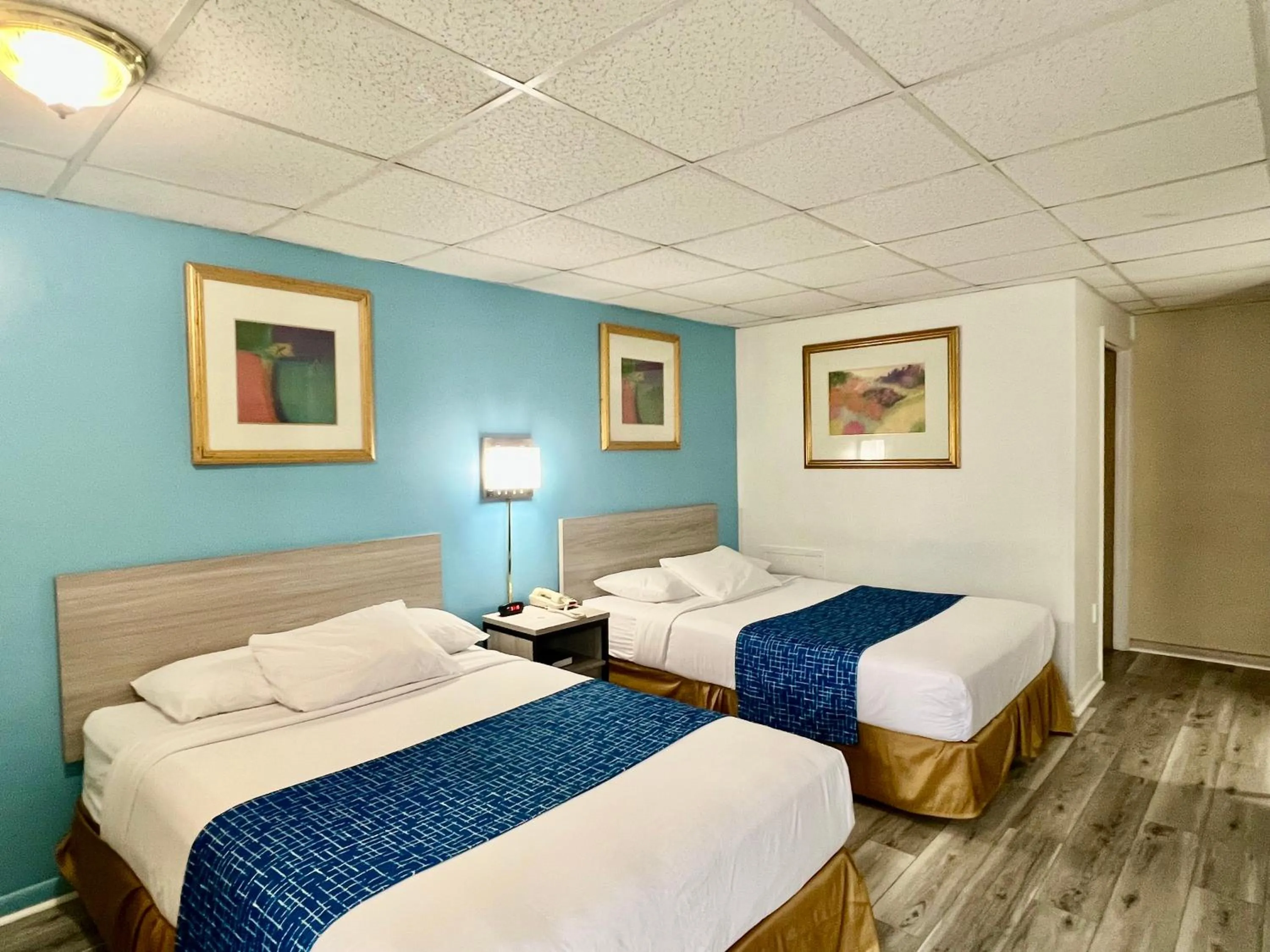 Photo of the whole room, Bed in Travelodge by Wyndham Hershey