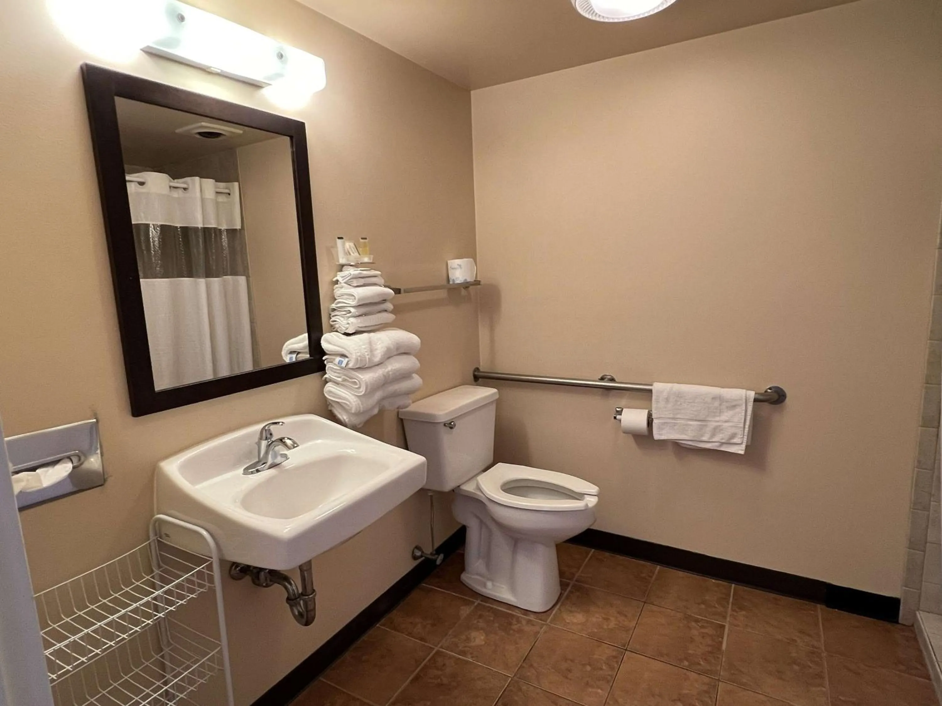 TV and multimedia in Travelodge by Wyndham Hershey