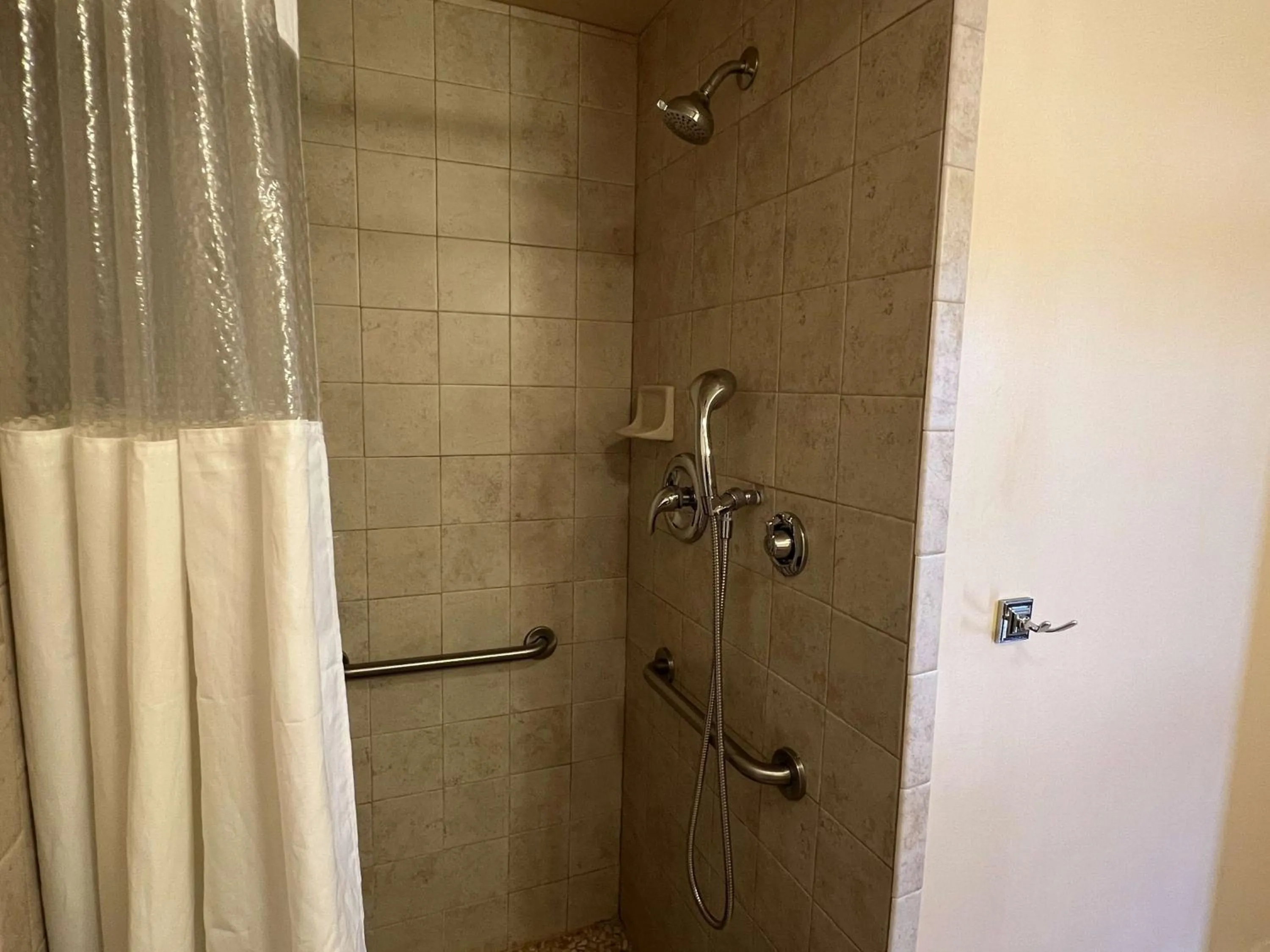 TV and multimedia in Travelodge by Wyndham Hershey