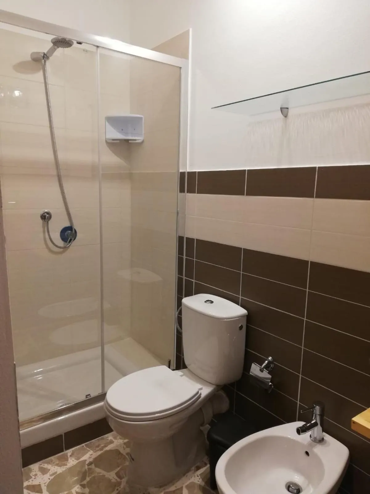 Shower in Le Gorgoni b&b