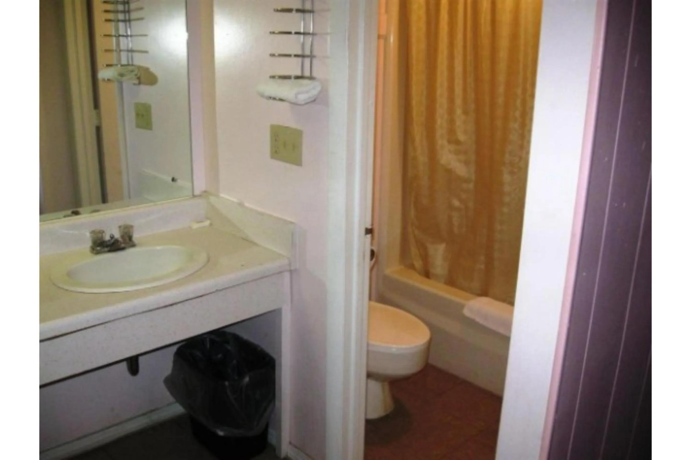 Bathroom in Capital O Fincastle Motor Inn Tazewell