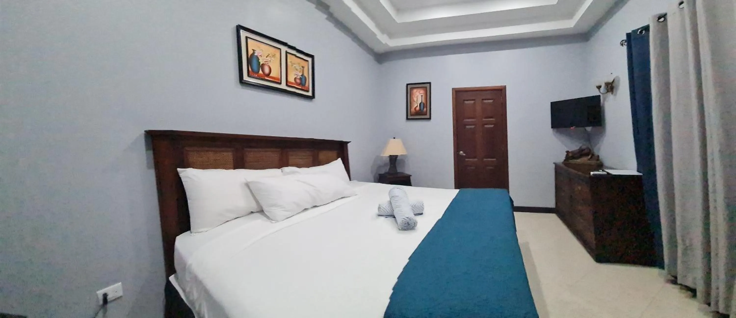 Photo of the whole room, Bed in Seaside Chateau Resort