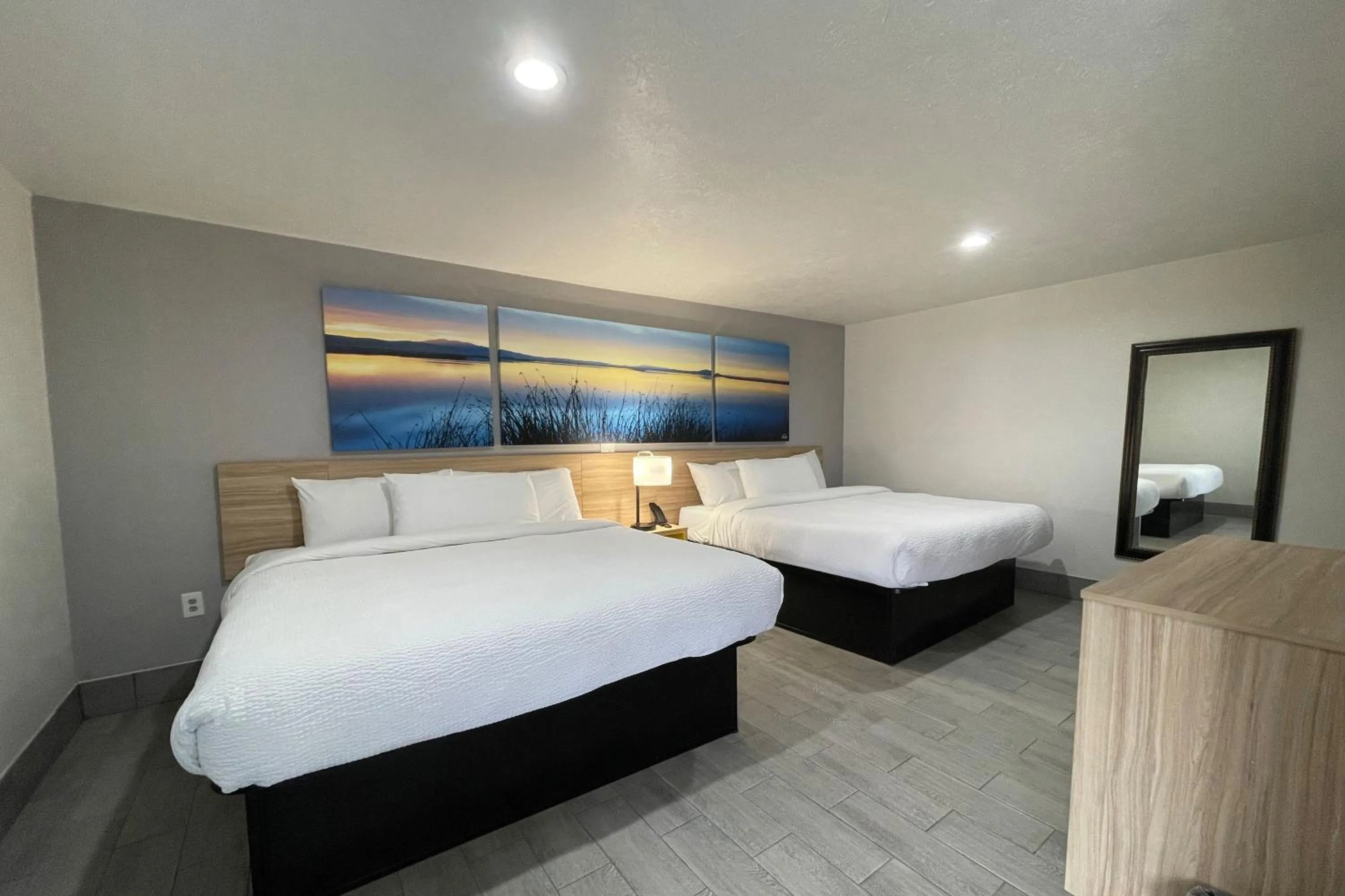 Bed in Days Inn by Wyndham Sulphur Springs