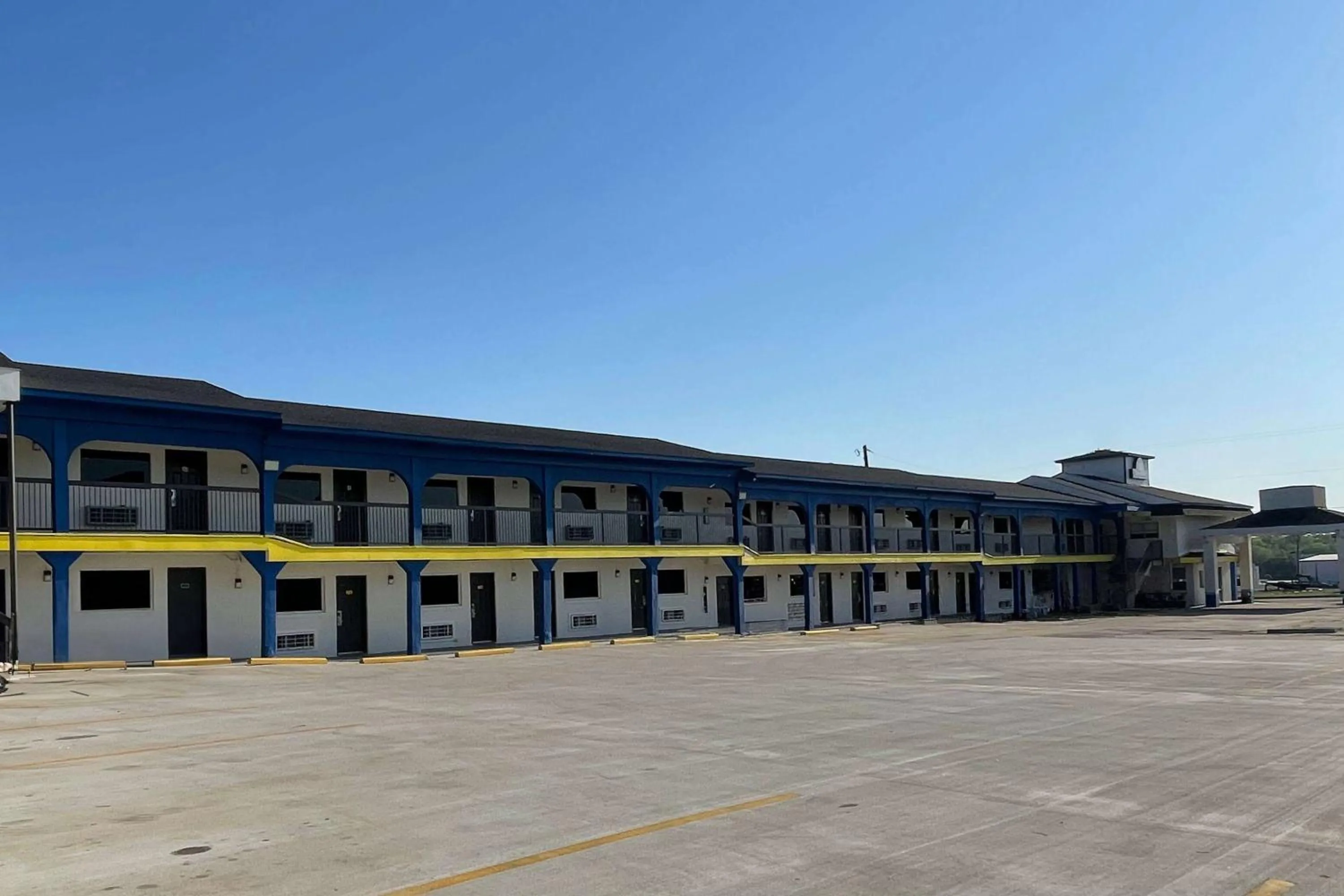 Property building in Days Inn by Wyndham Sulphur Springs