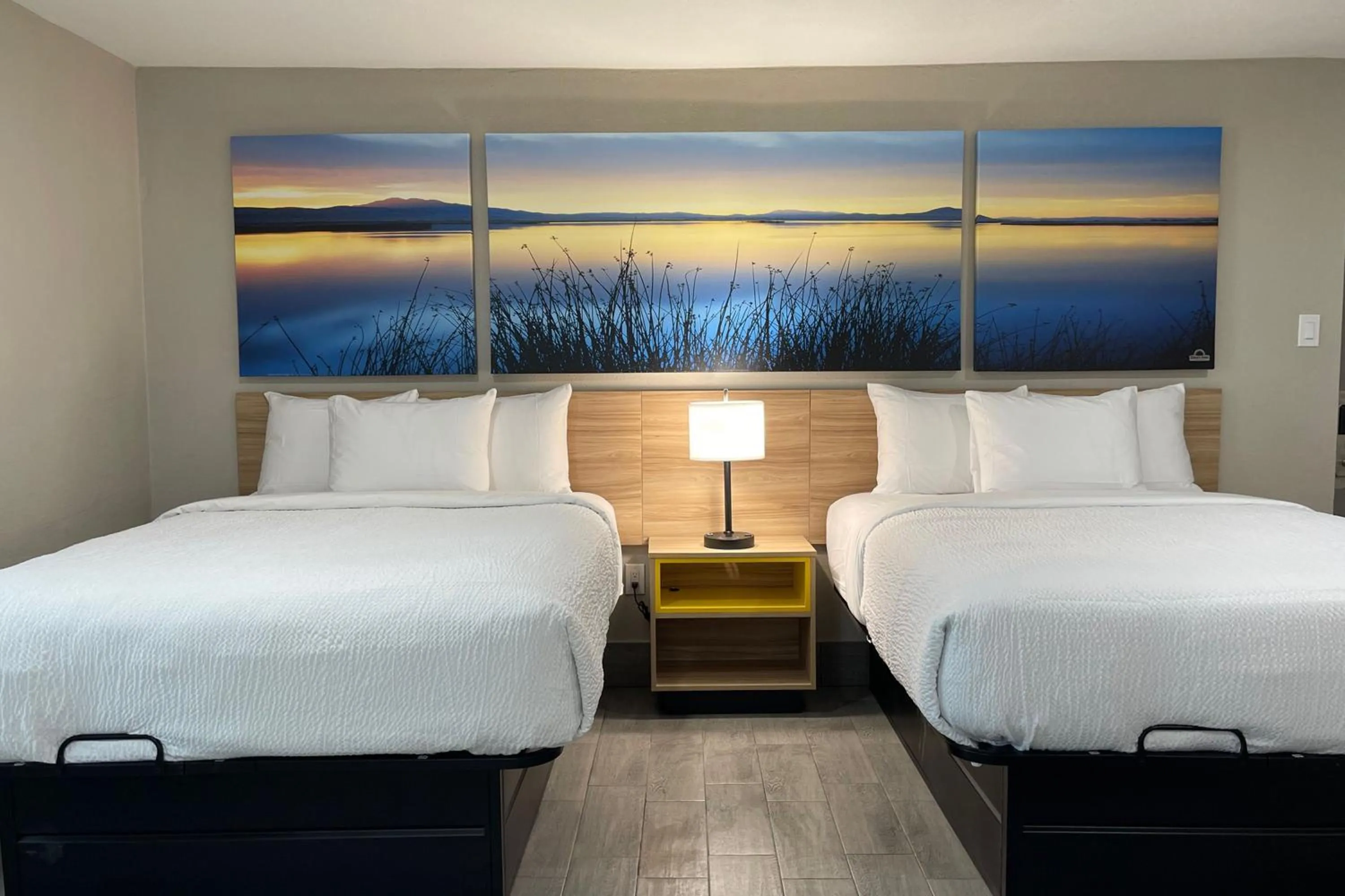 Bed in Days Inn by Wyndham Sulphur Springs