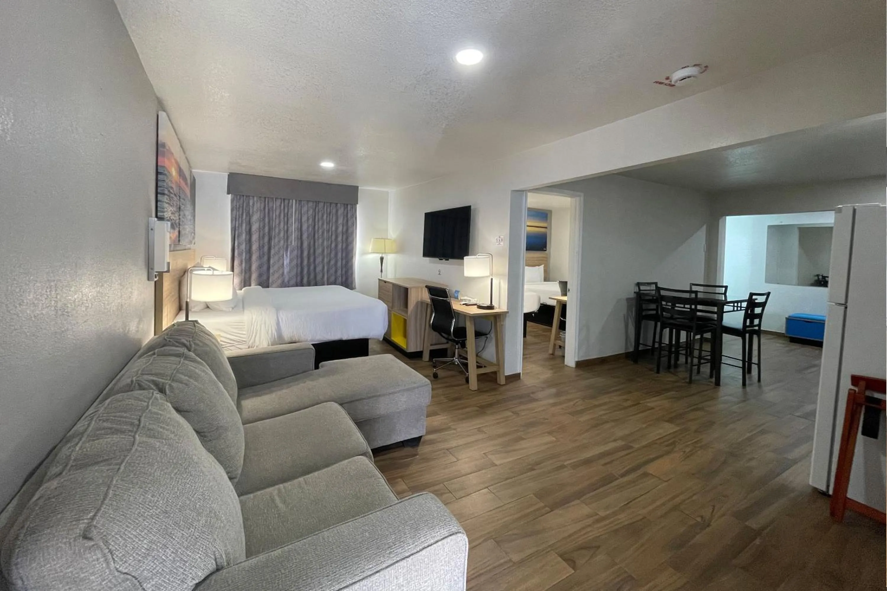 Bed in Days Inn by Wyndham Sulphur Springs