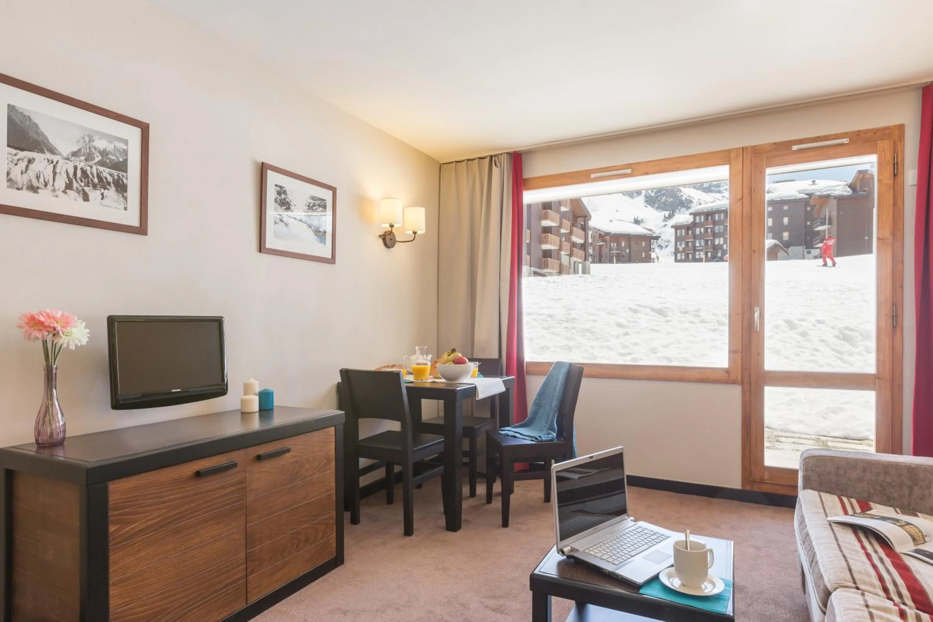 Communal lounge/ TV room in Résidence Pierre & Vacances Le Quartz