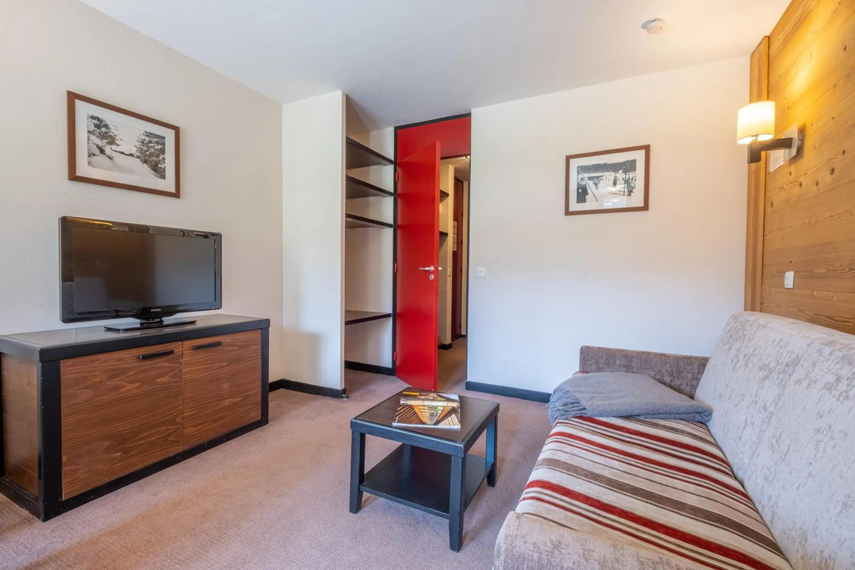 Communal lounge/ TV room, Bed in Résidence Pierre & Vacances Le Quartz
