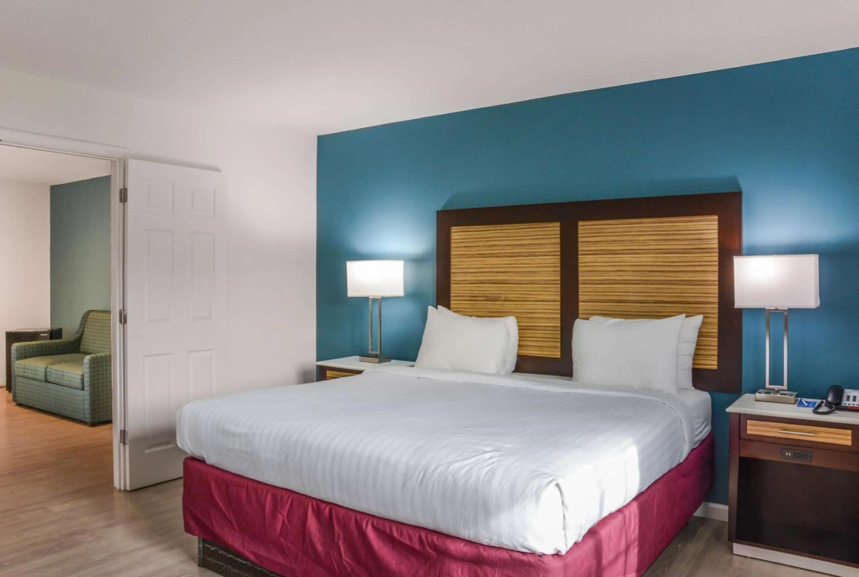 Bedroom, Bed in Rodeway Inn Milford