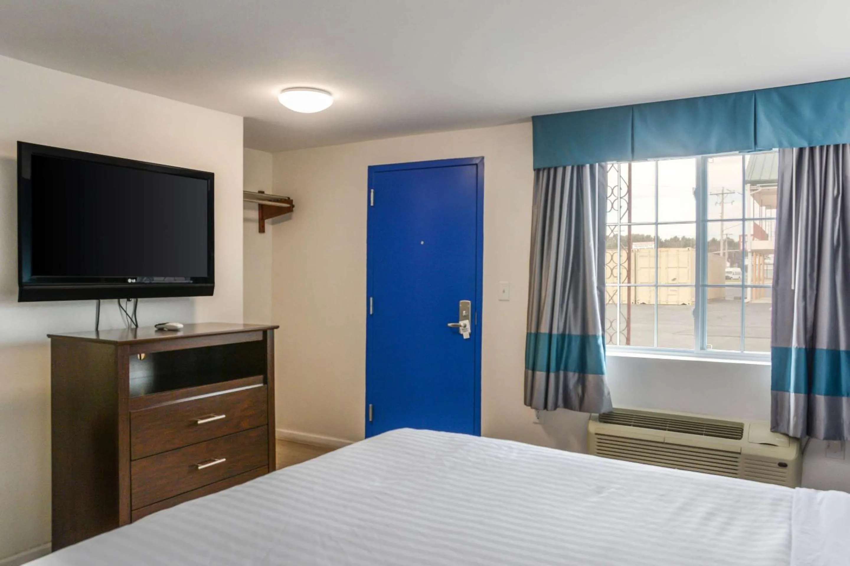 Bedroom, Bed in Rodeway Inn Milford