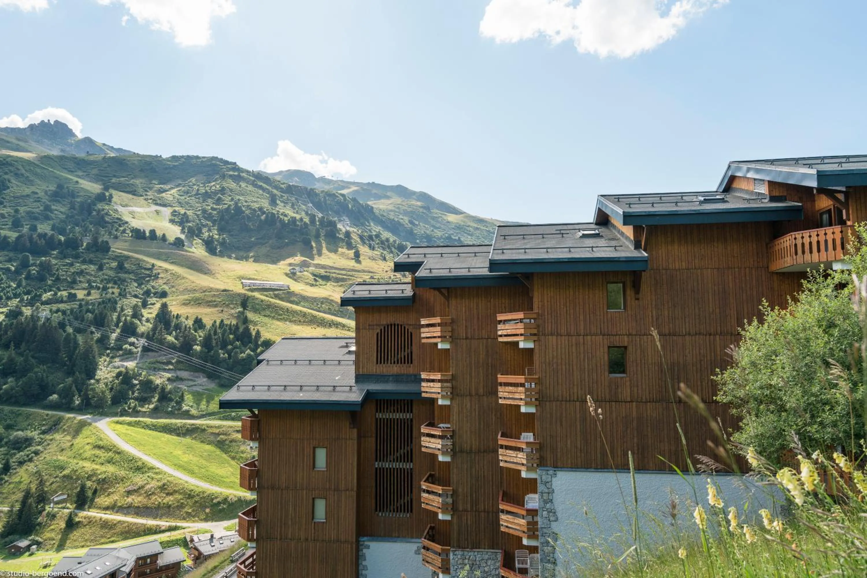 Property building in Résidence Pierre & Vacances Les Sentiers du Tueda