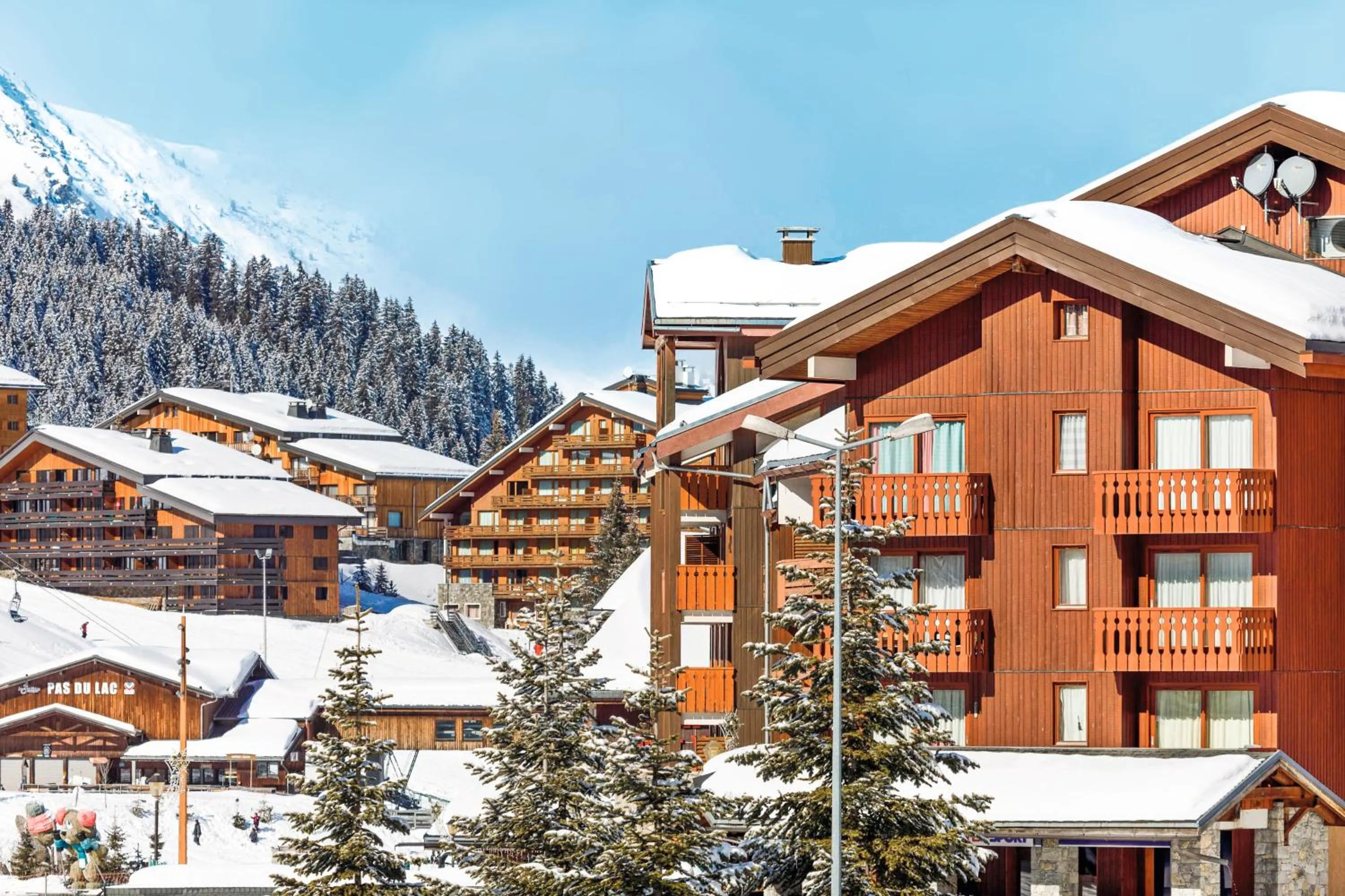 Property building in Résidence Pierre & Vacances Les Sentiers du Tueda