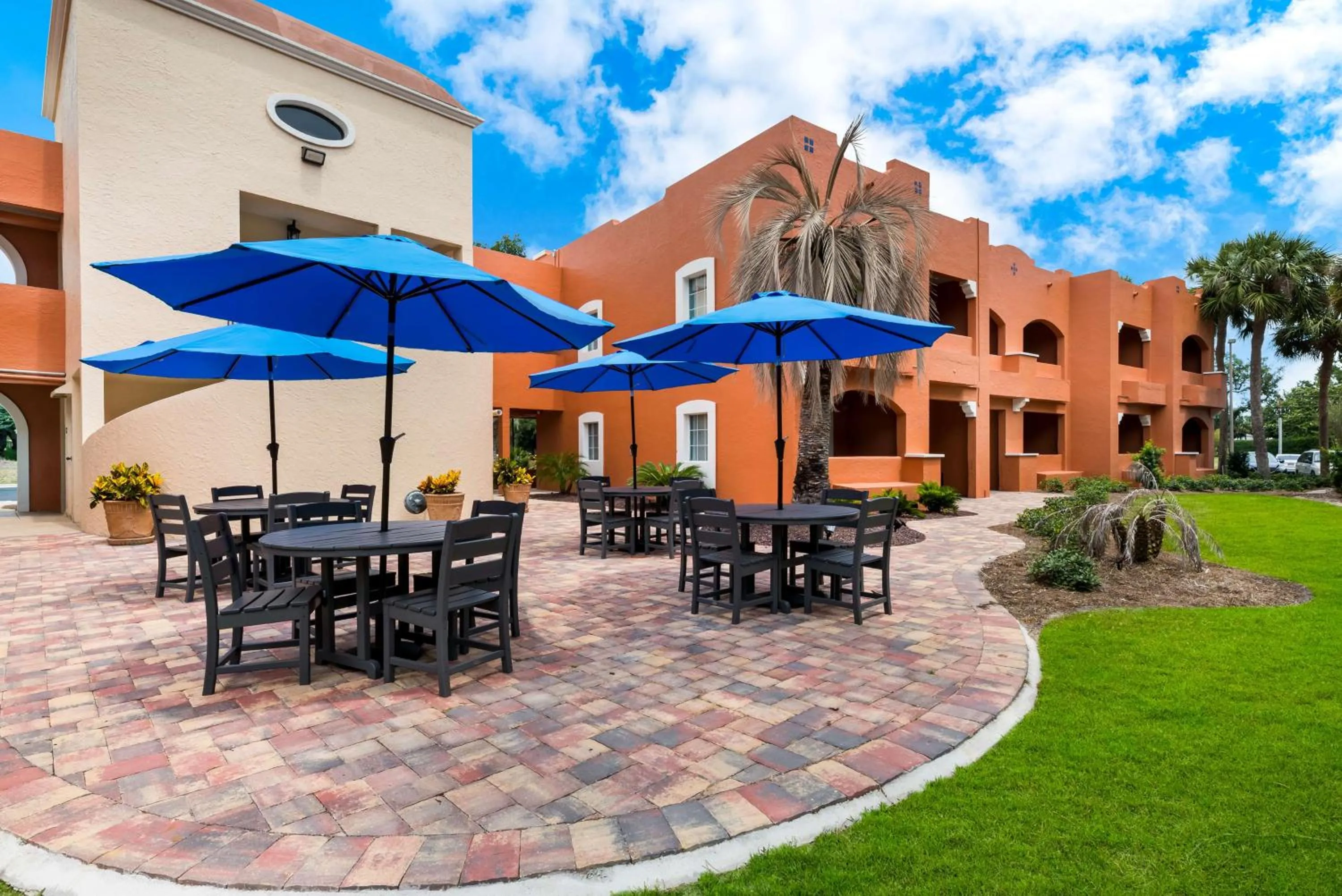 Property building in SureStay Plus Hotel by Best Western The Villages