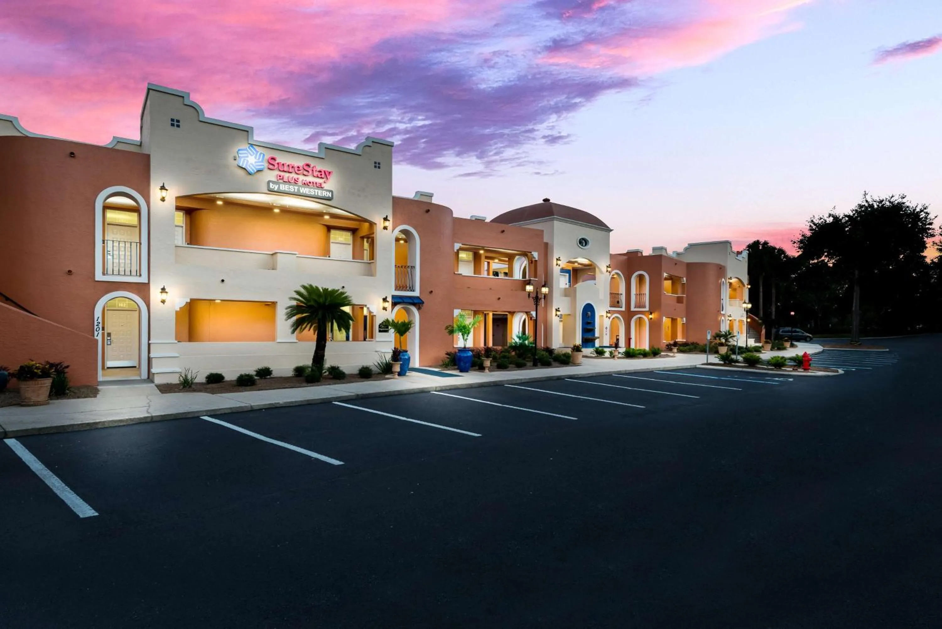 Property building in SureStay Plus Hotel by Best Western The Villages