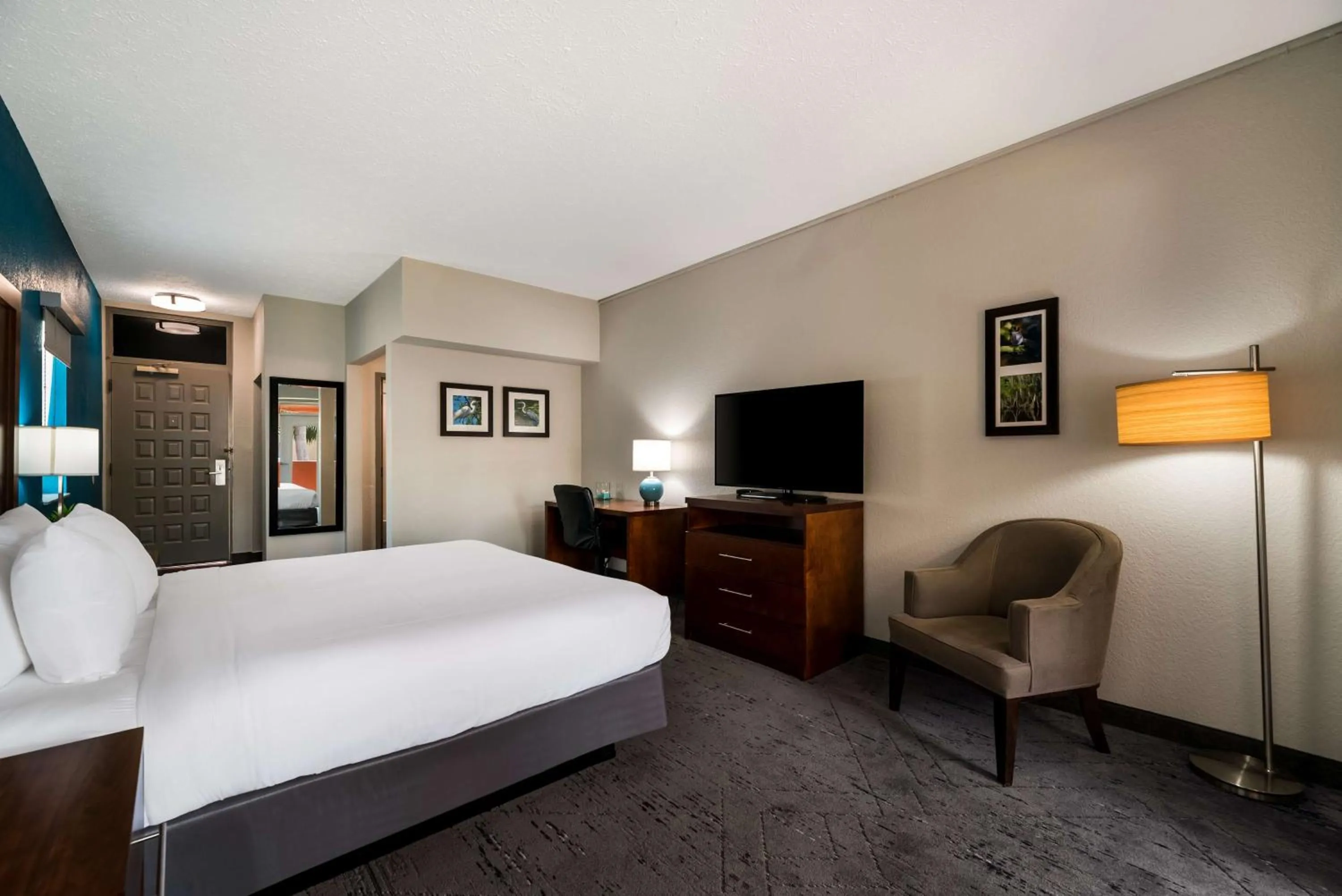 Bedroom, Bed in SureStay Plus Hotel by Best Western The Villages