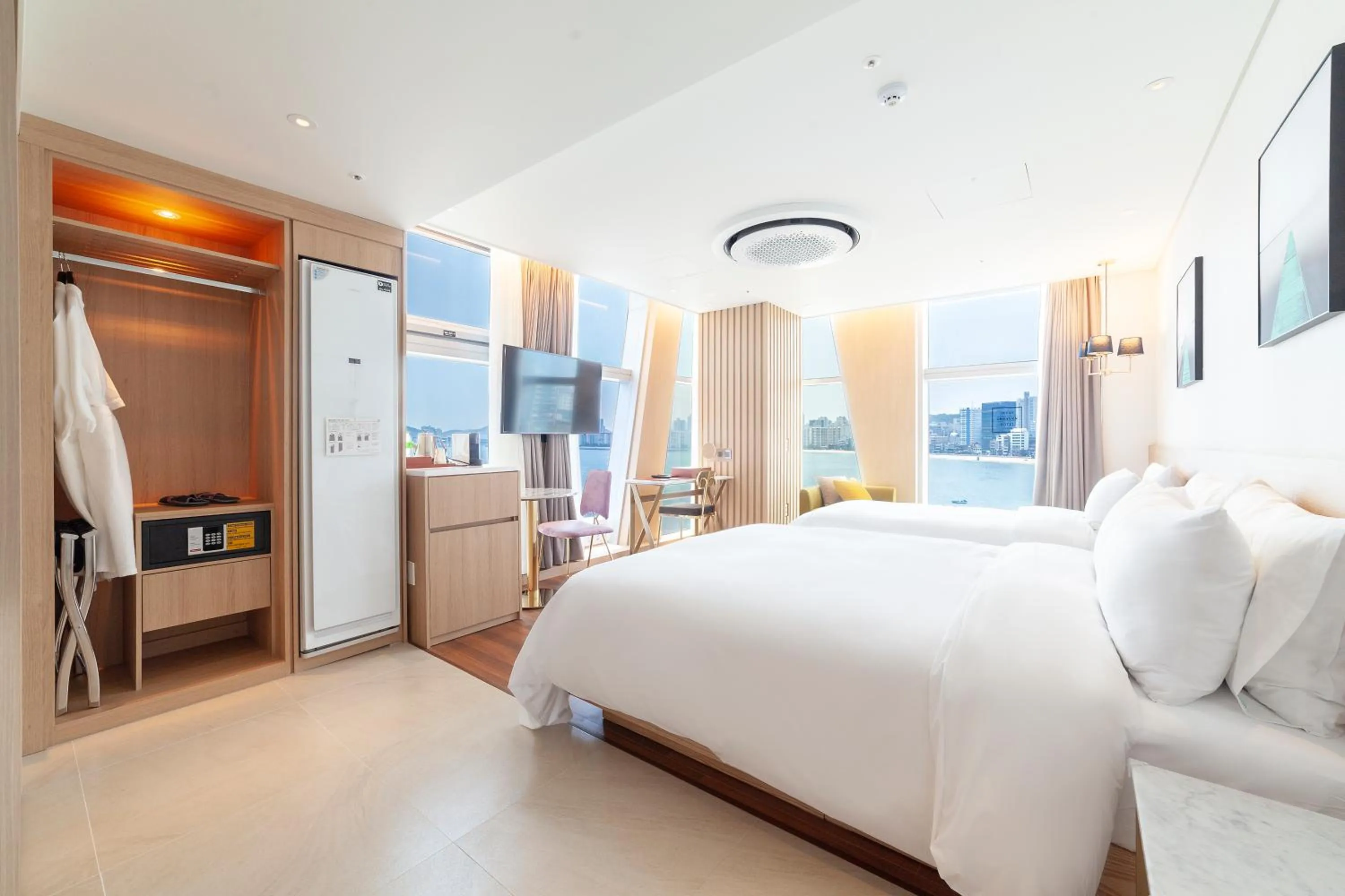 Photo of the whole room, Bed in Ocean 2Heaven Hotel Busan