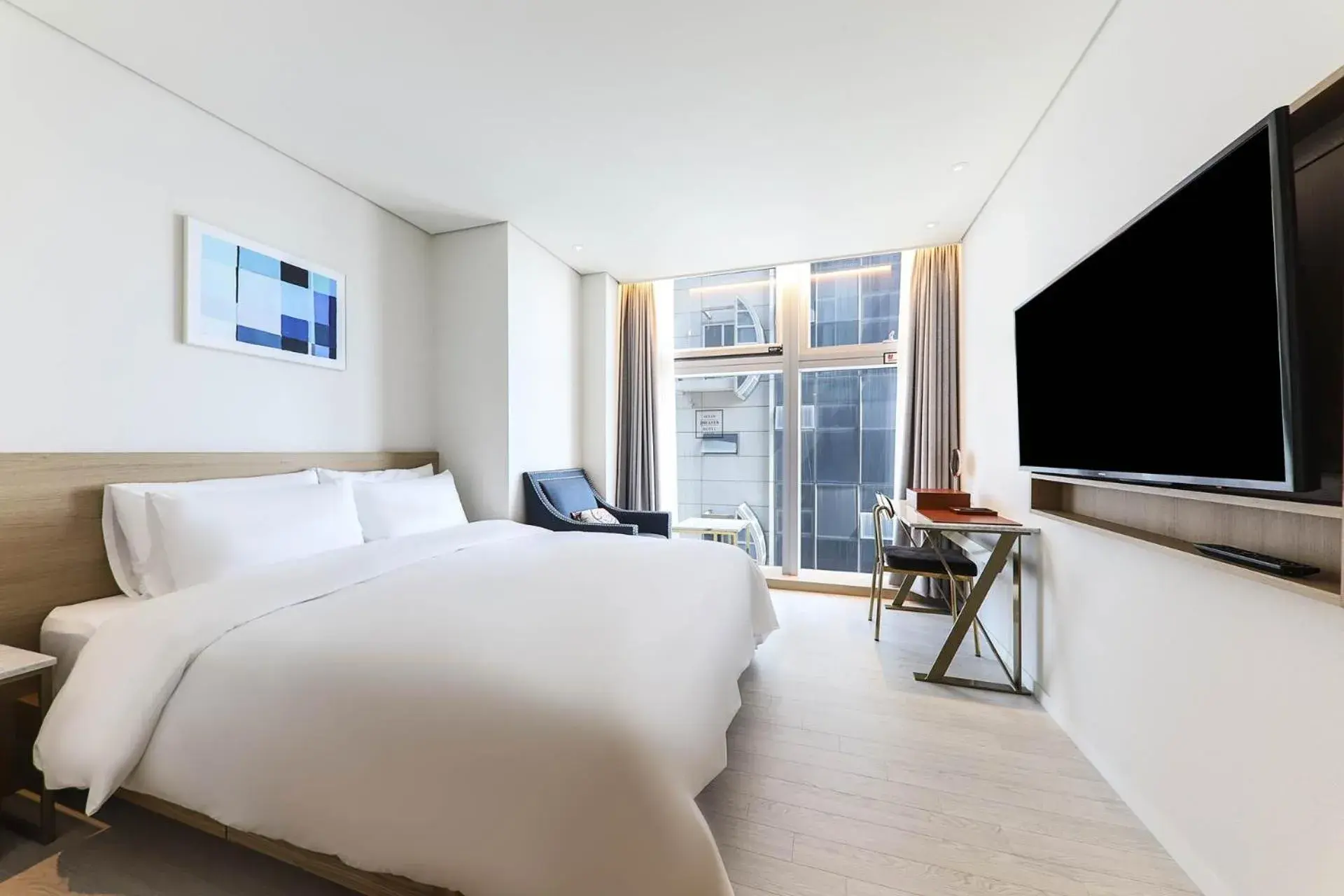 Deluxe Double Room with Side Sea View in Ocean 2Heaven Hotel Busan Deluxe Double Room with Side Sea View in Ocean 2Heaven Hotel Busan