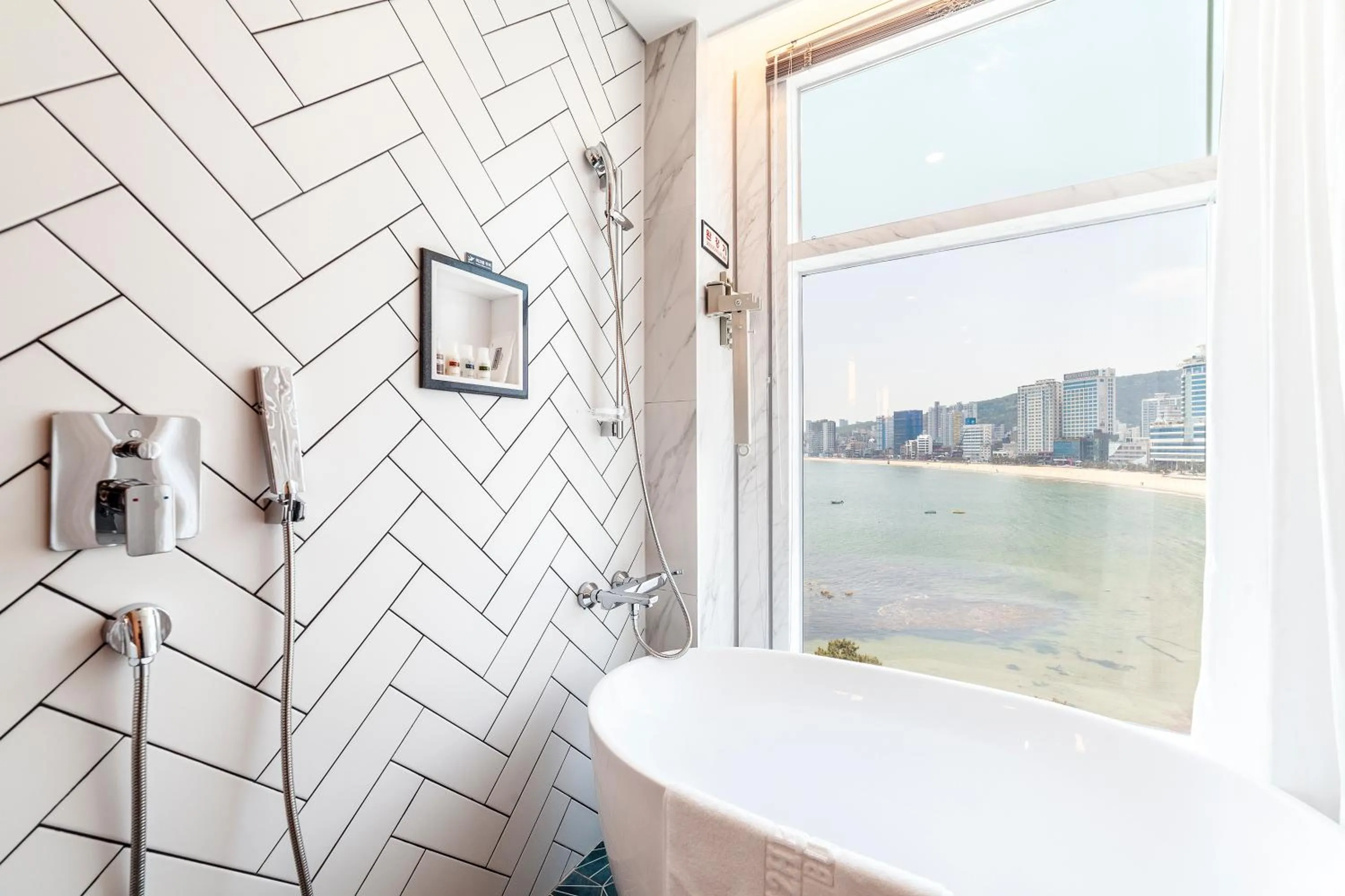 Bath in Ocean 2Heaven Hotel Busan