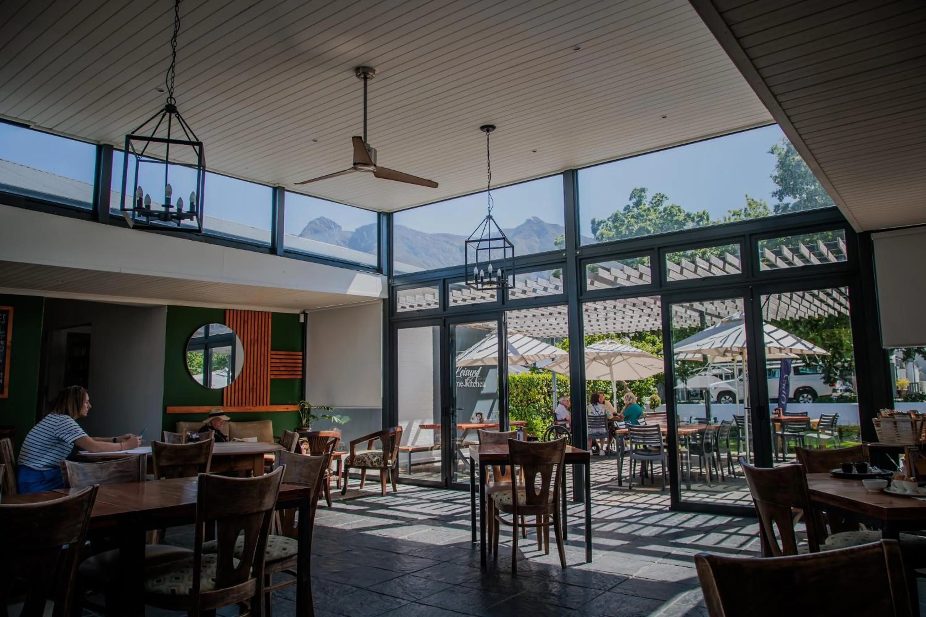 Restaurant/places to eat in Aan de Eike Guest House