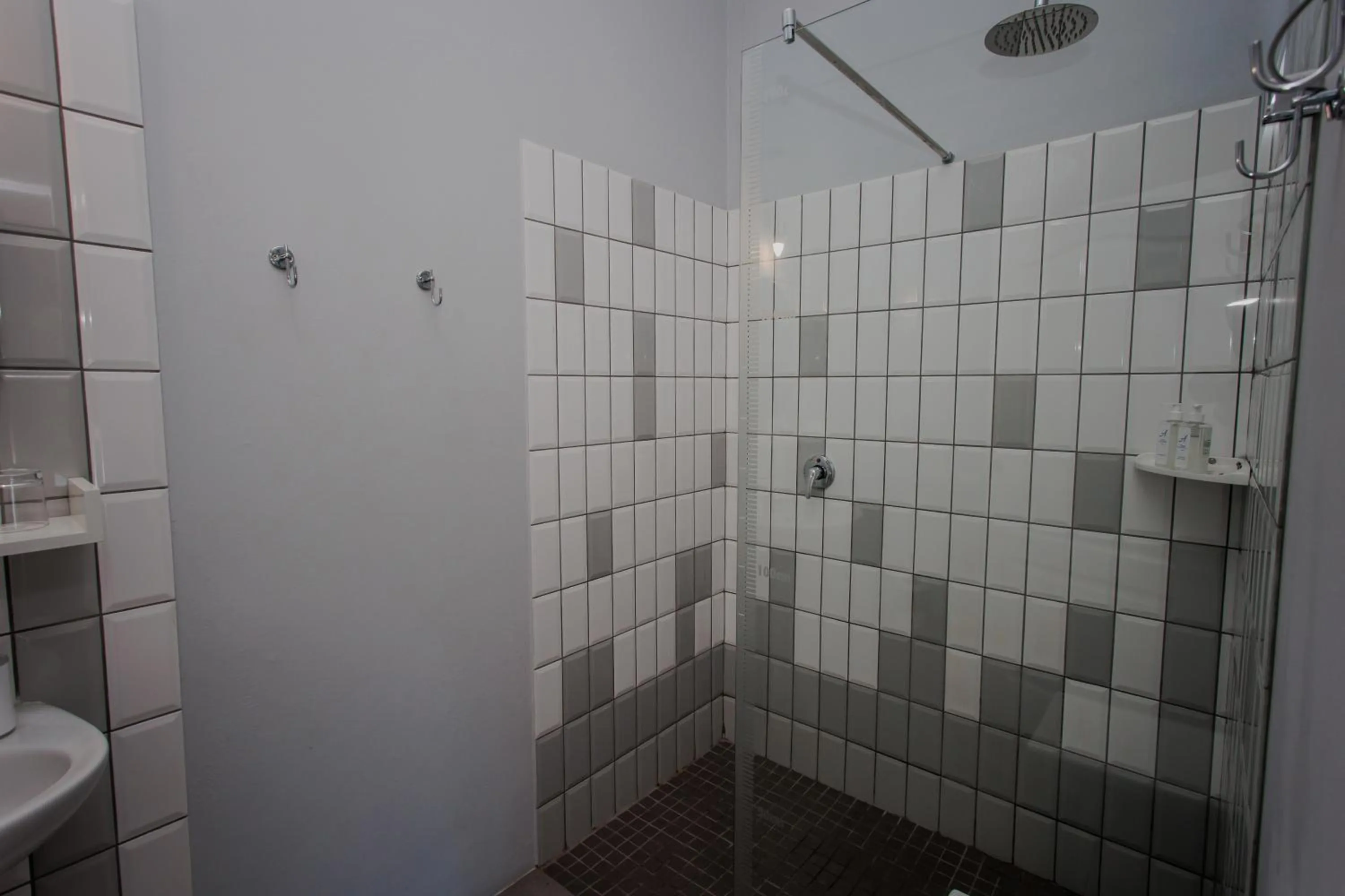 Shower in Aan de Eike Guest House