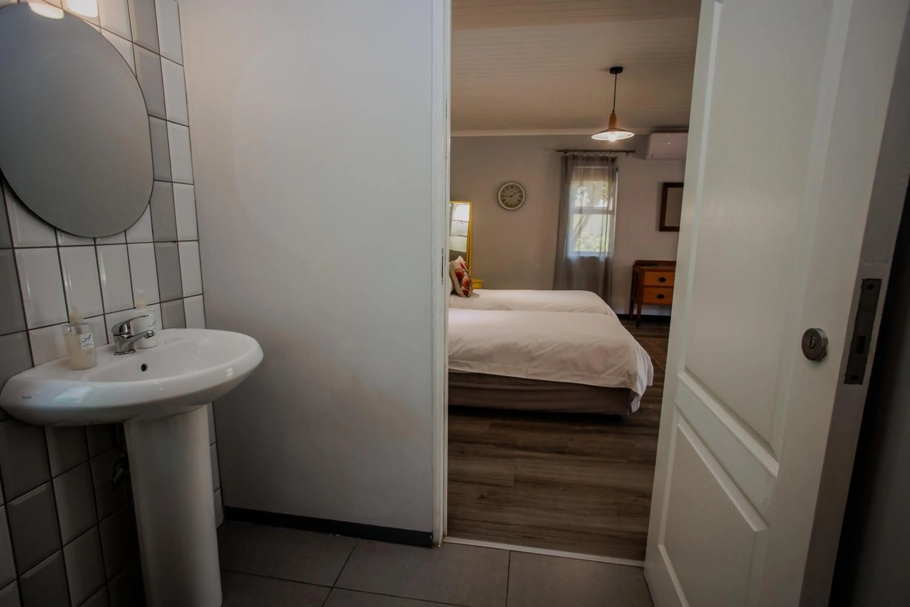 Bathroom, Bed in Aan de Eike Guest House