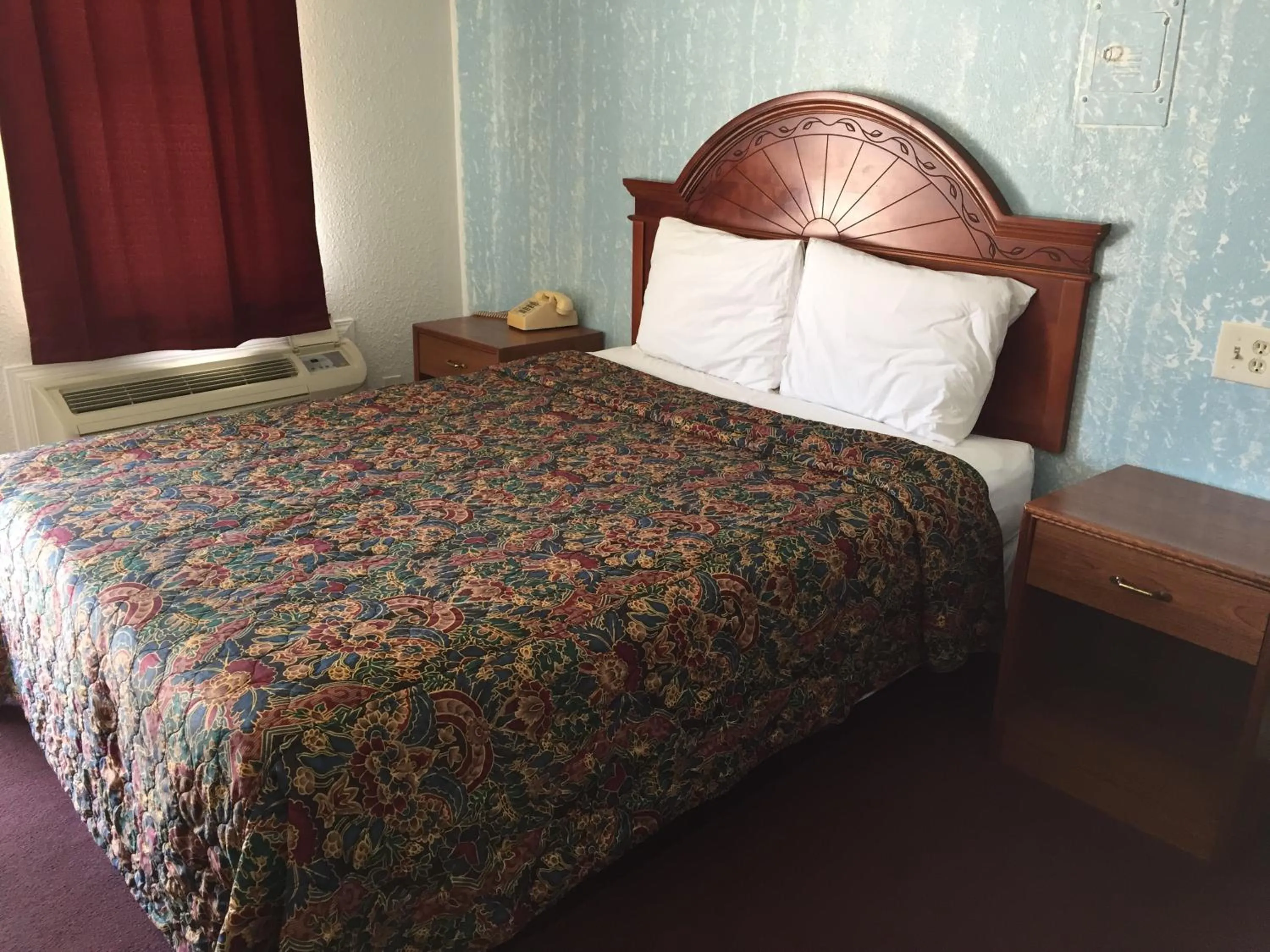 Bed in Mayo Inn