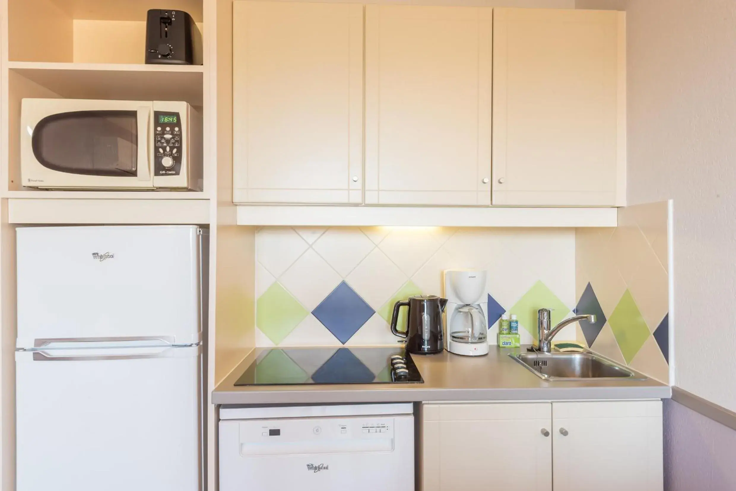 One-Bedroom Apartment with Sleeping Alcove and Air Conditioning (6 People) - Sea View in Résidence Pierre & Vacances La Rostagne One-Bedroom Apartment with Sleeping Alcove and Air Conditioning (6 People) - Sea View in Résidence Pierre & Vacances La Rostagne