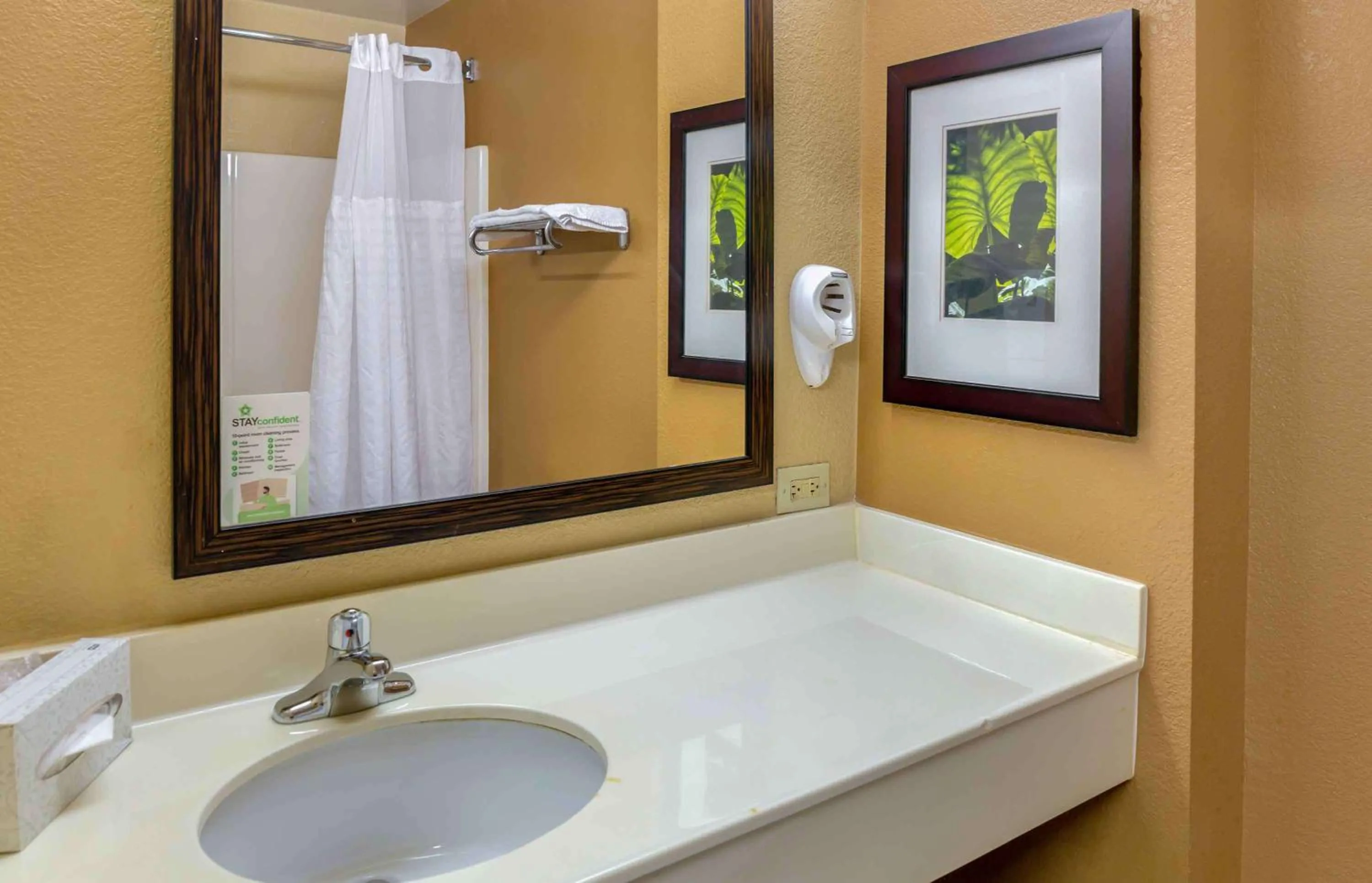 Bathroom in Extended Stay America Suites - Columbus - NE - I-270