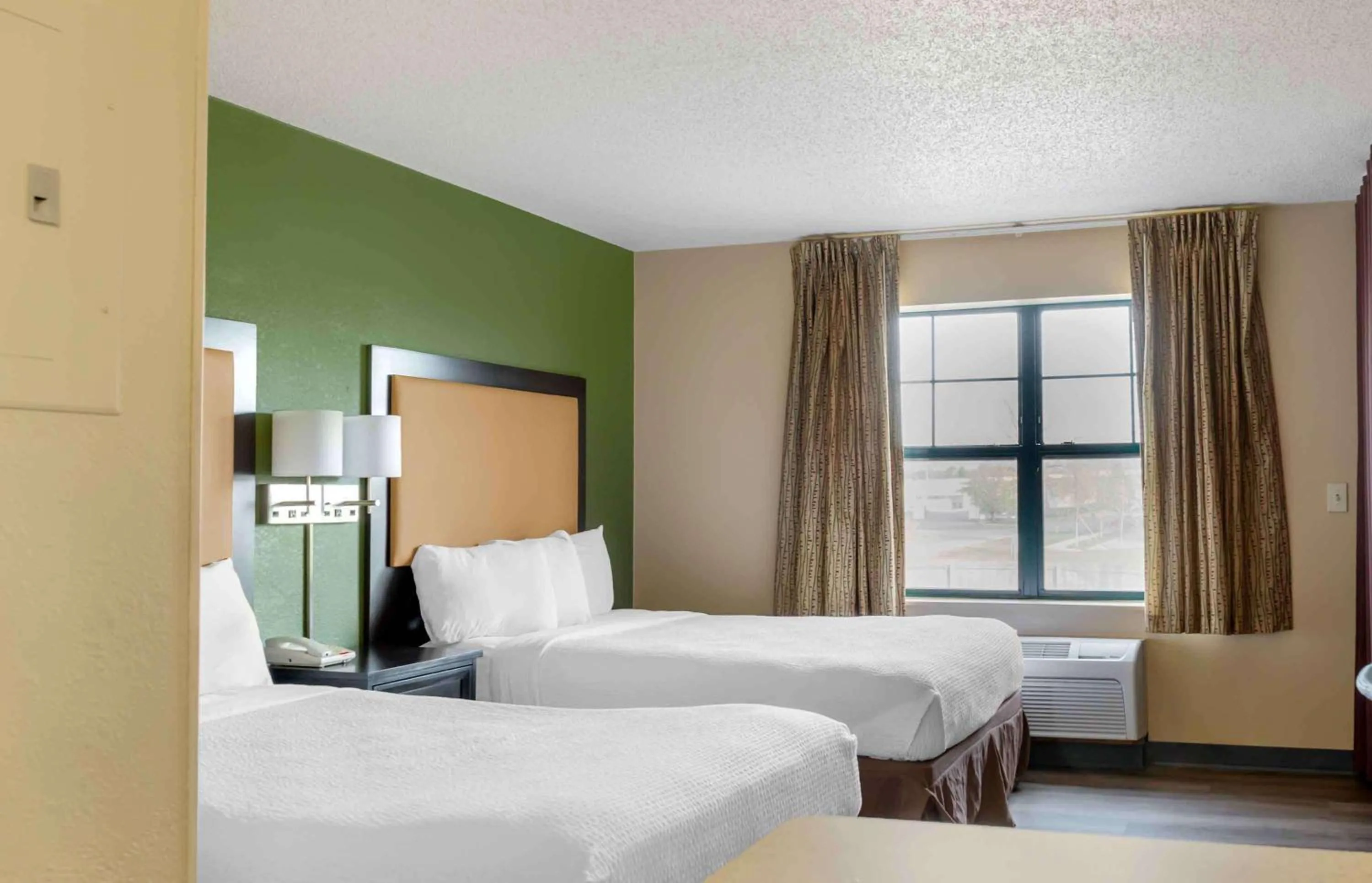 Bedroom, Bed in Extended Stay America Suites - Columbus - NE - I-270