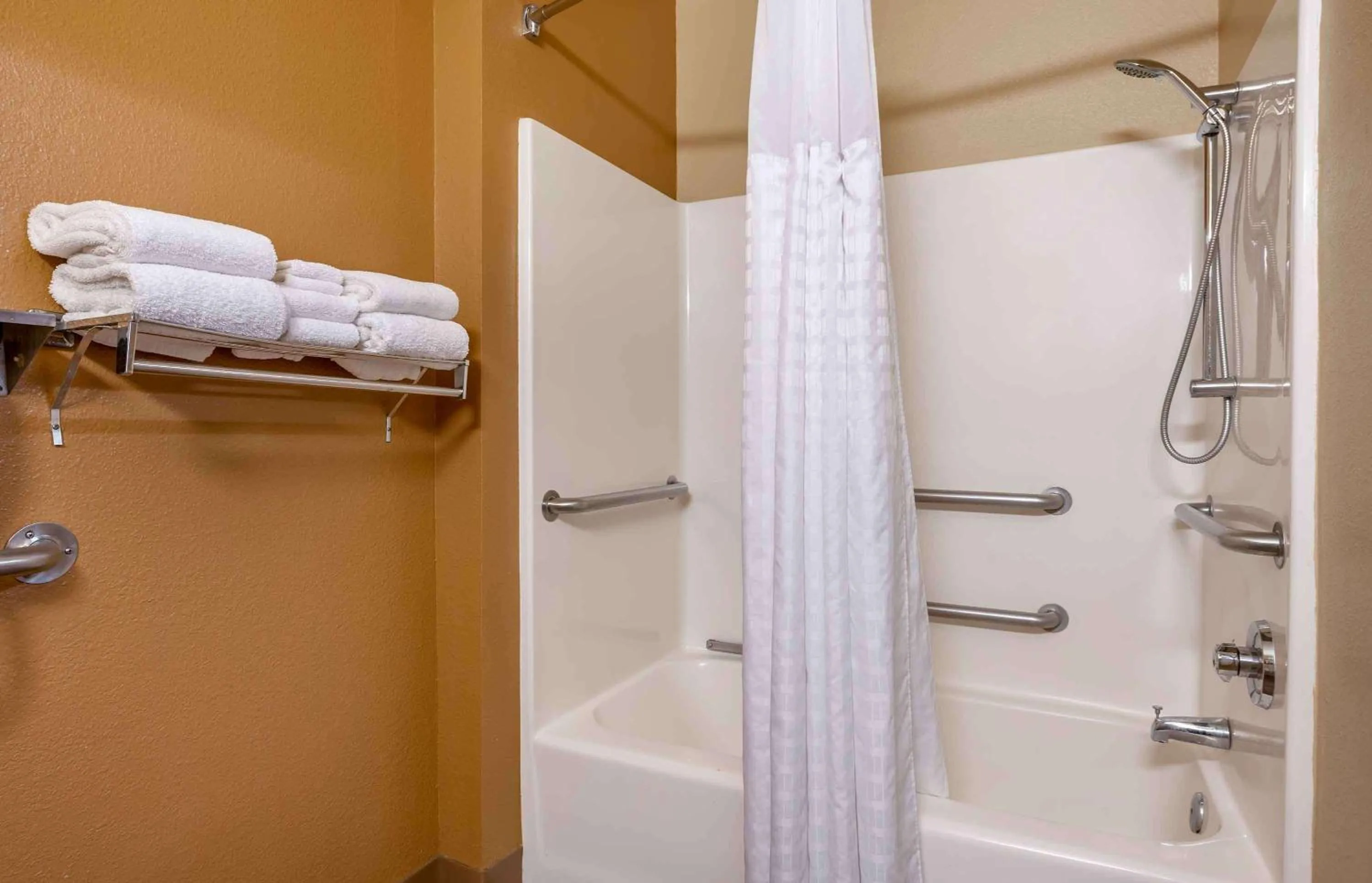 Bathroom in Extended Stay America Select Suites - Peoria - North