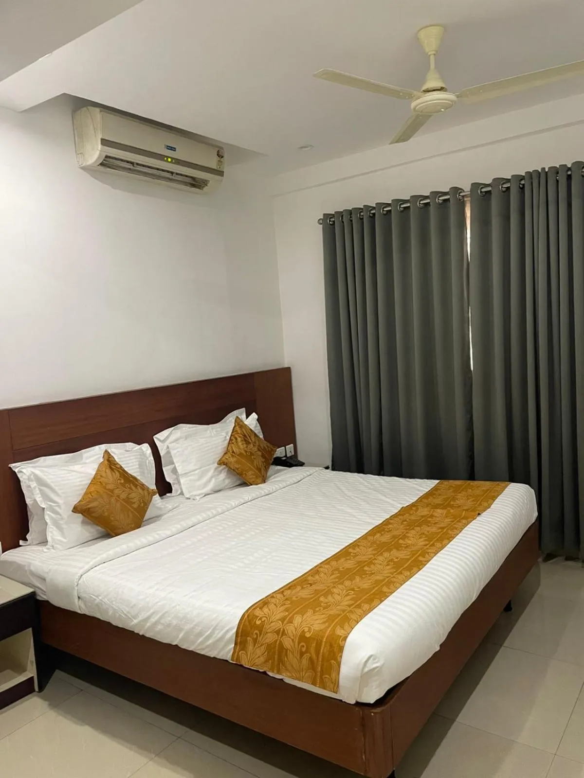 Bed in Kallada Sangeetha Hotels