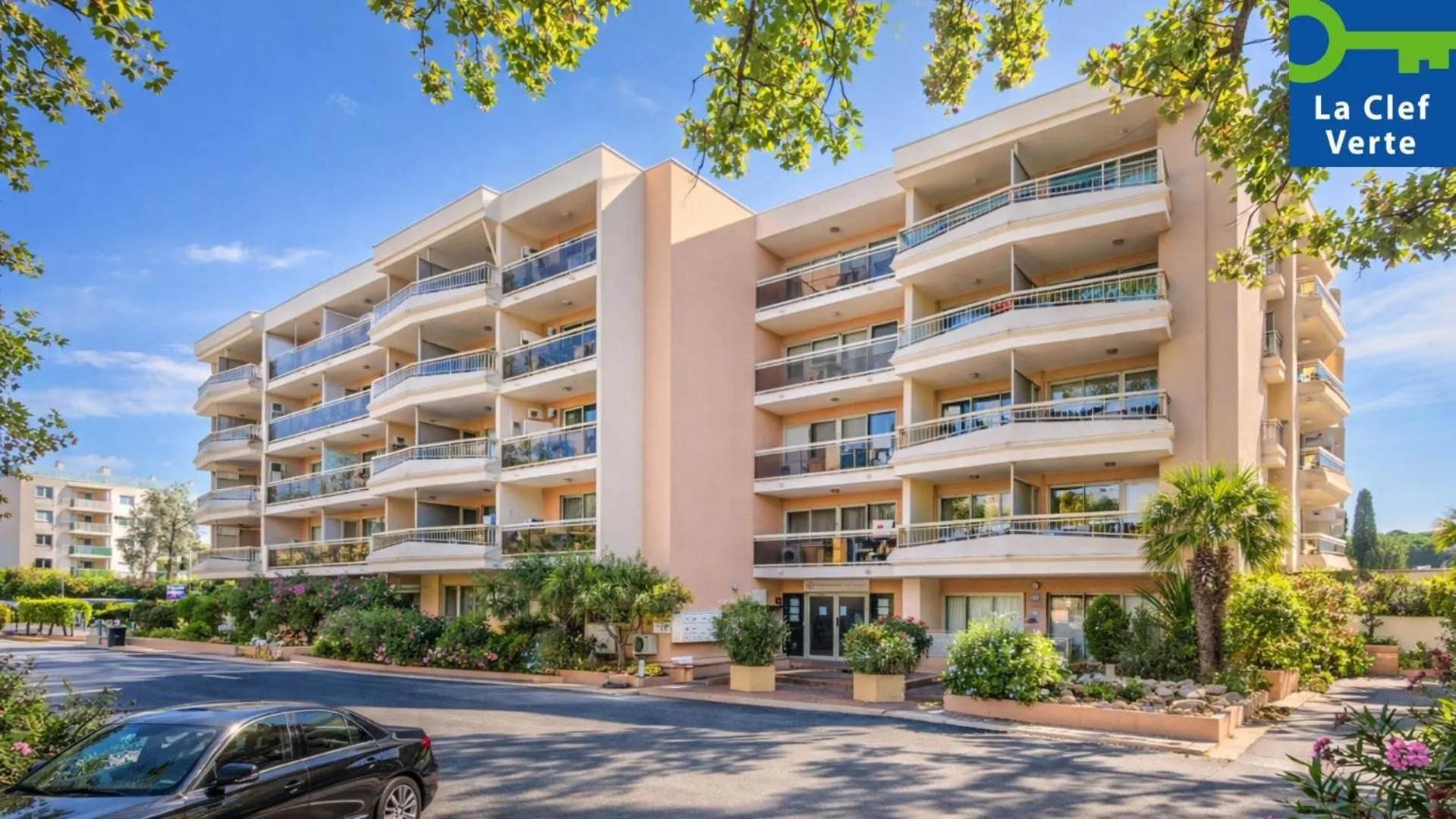 Property building in Résidence Pierre & Vacances Les Platanes