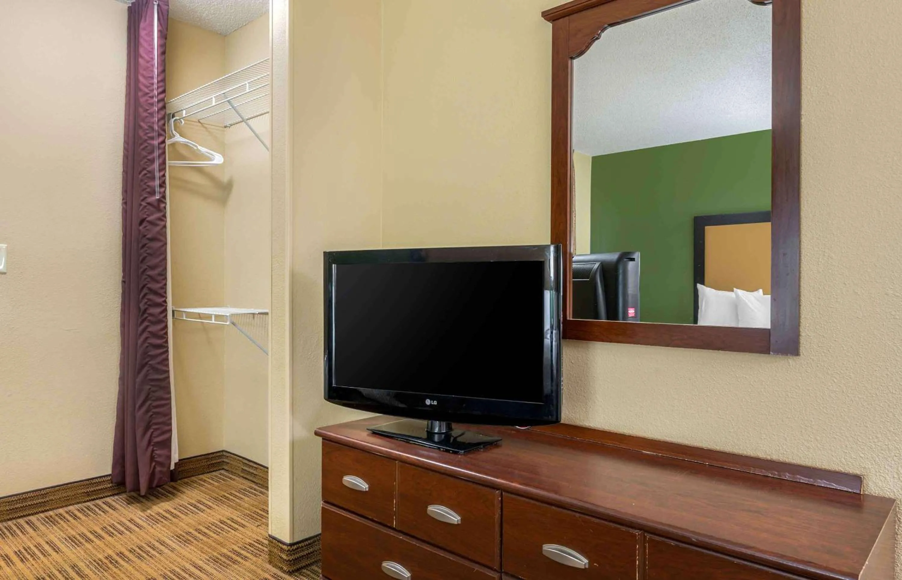 Bedroom in Extended Stay America Suites - South Bend - Mishawaka - North
